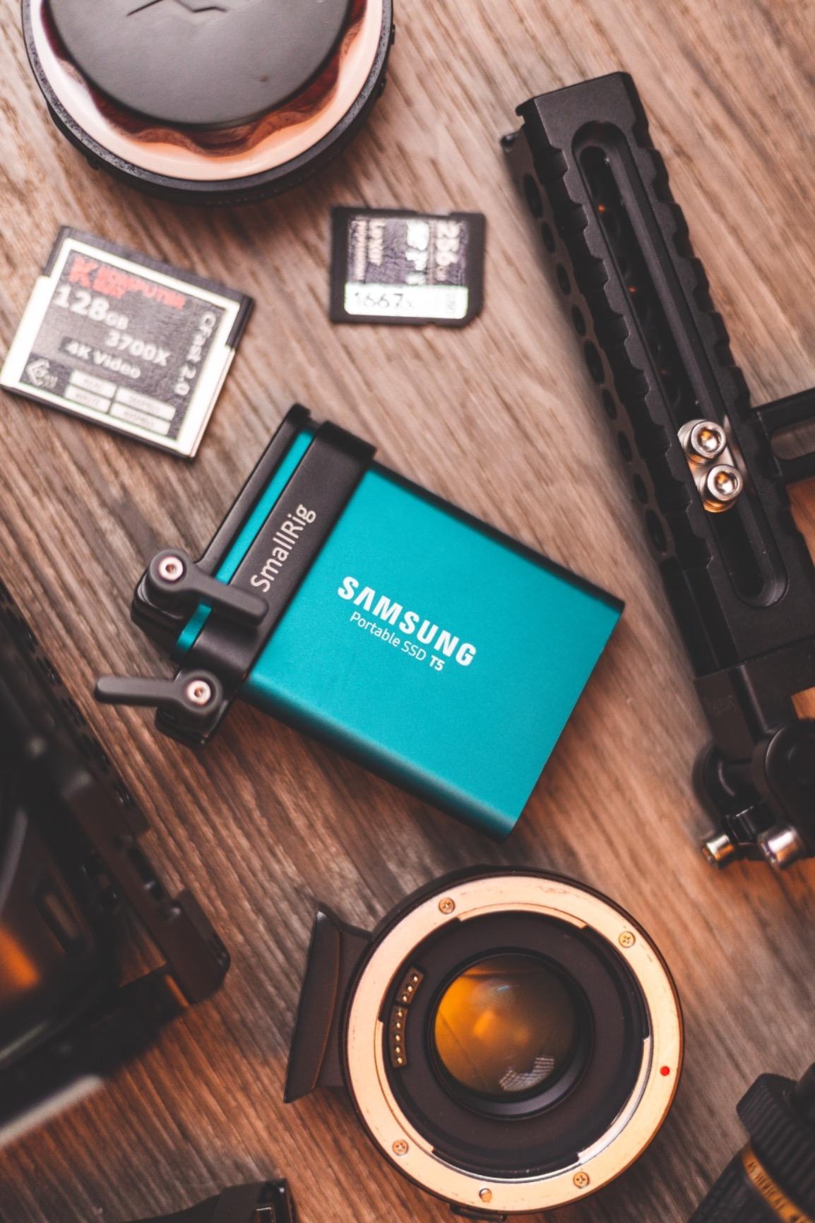 SMALLRIG Mount Bracket SSD Holder for Samsung T5 SSD with 1/4