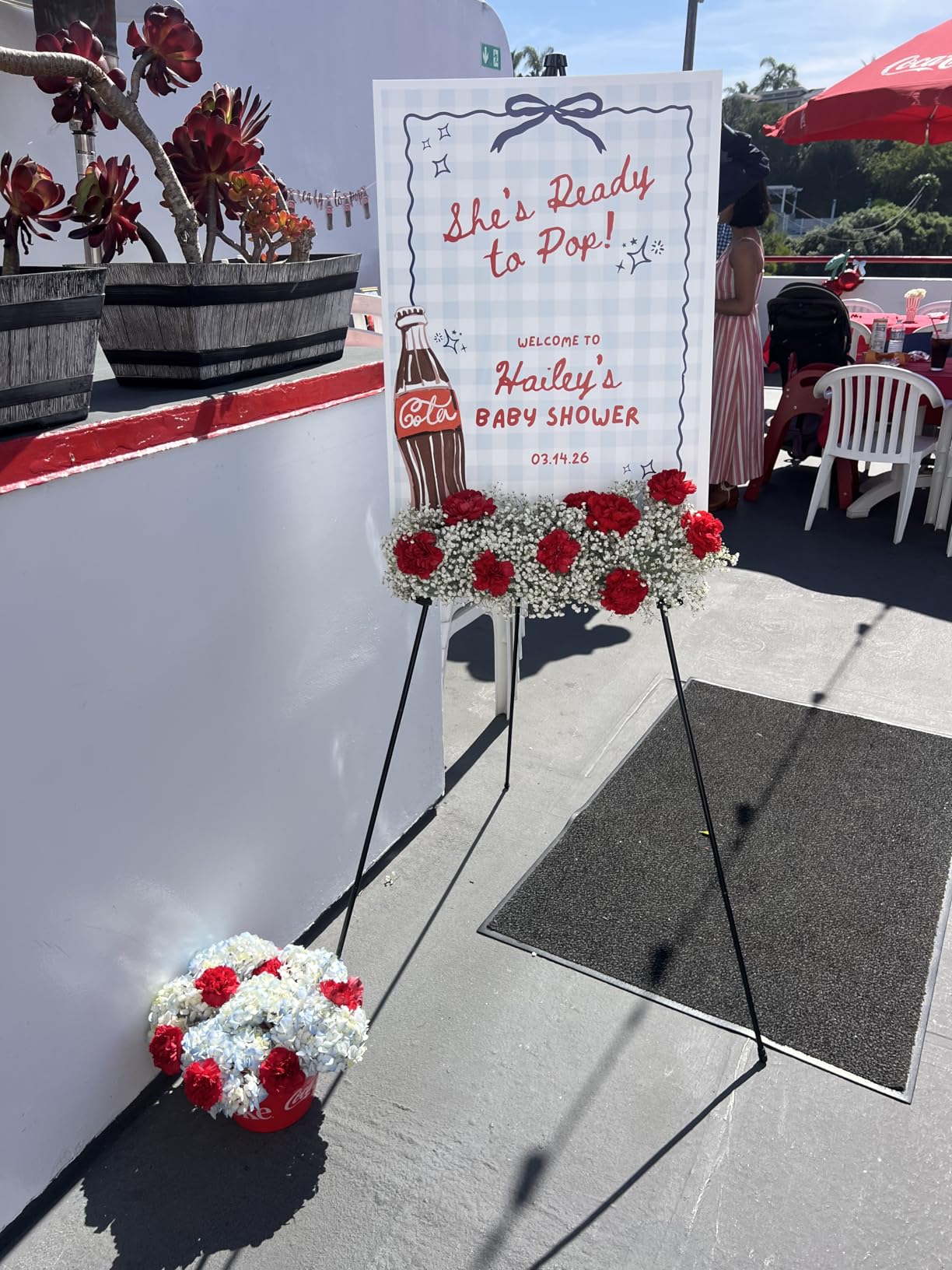 Amazon Basics Easel Display Stand, Instant Floor Poster, Lightweight, Collapsible and Portable with Tripod Base, Black Steel (supports 5 pounds) customer photo 1