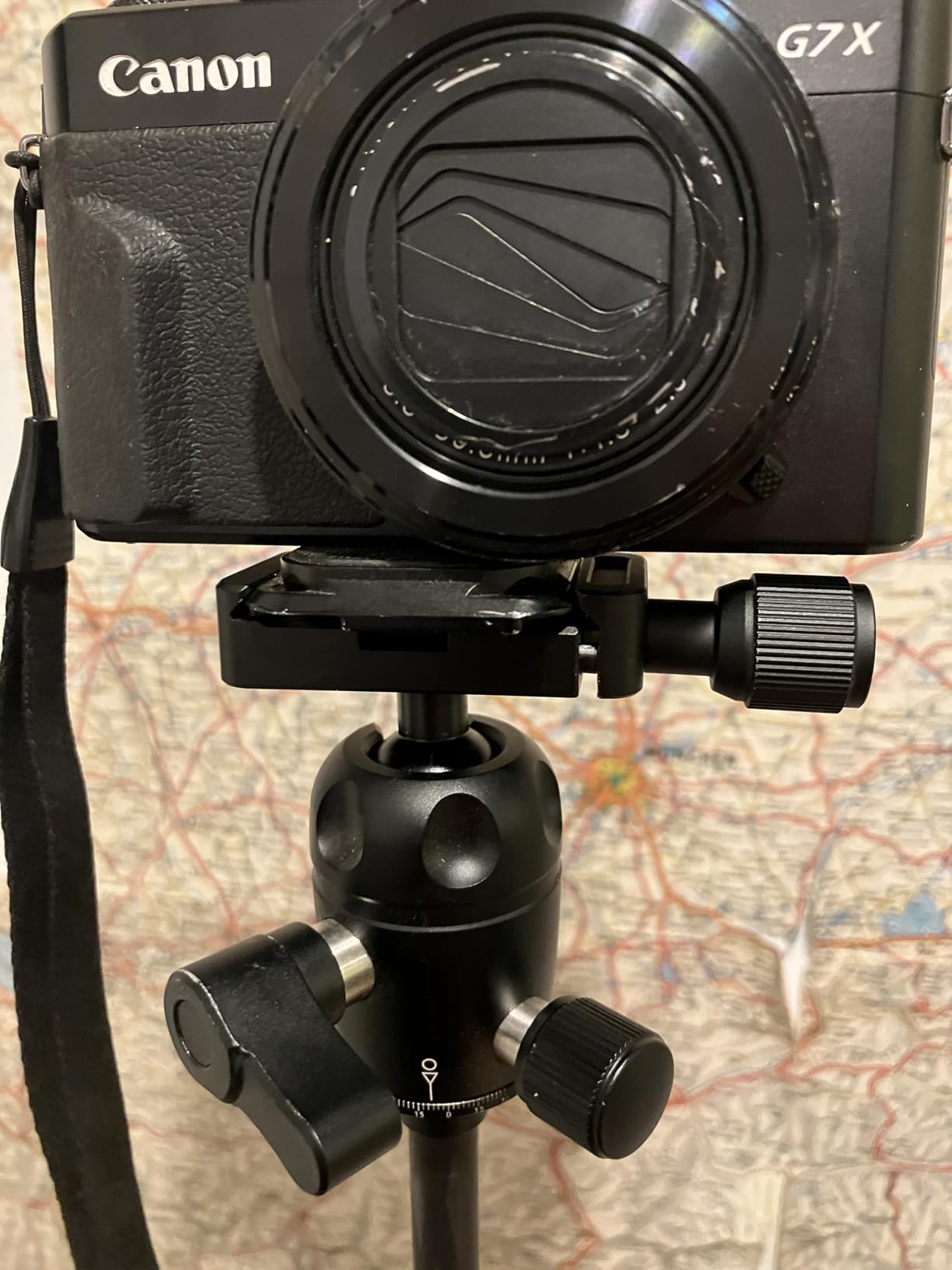 AOKA 28-inch/1.1 lb Mini Portable Carbon Fiber Tripod, Lightweight and Compact Travel Desktop Tripod for Mobile Phones, Mirrorless Cameras, Camcorders, Projectors, Webcams customer photo 2