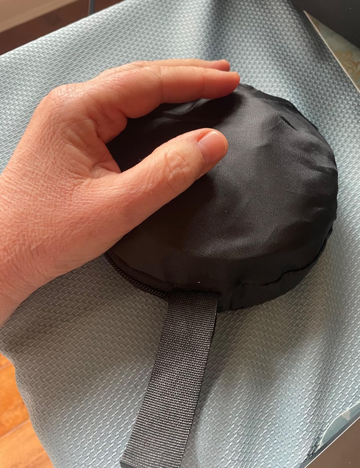 Sedremm Gray/White Balance Card, 12x12 Inch (30x30cm) Portable Focus Board Two Sides Double Face 18% Grey/White Balance Reference Card with Carry Pouch for Canon Nikon Sony customer photo 2