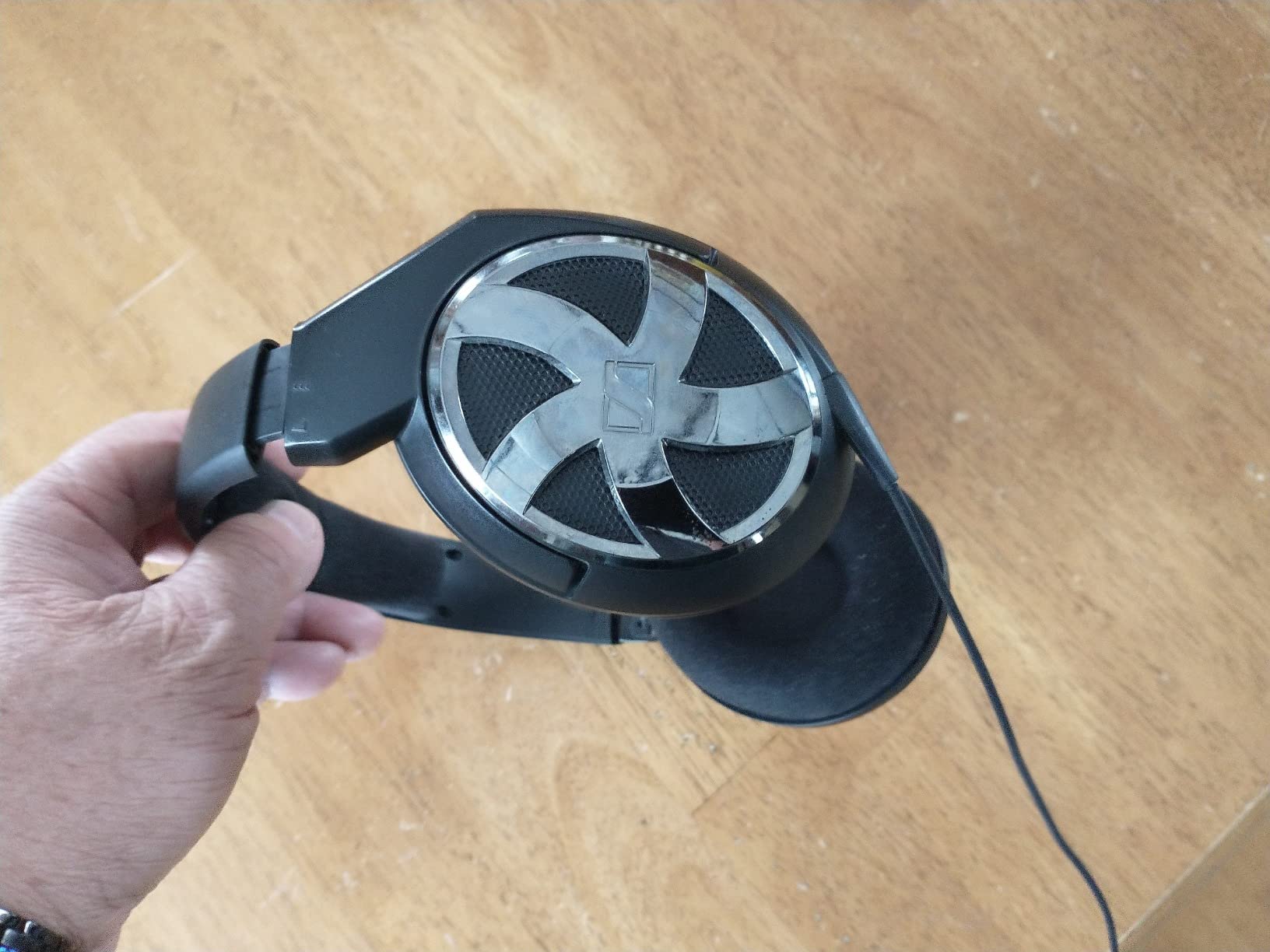 Sennheiser HD 599 SE Open-Back Headphones, Premium Design, Natural Balanced Audio, Comfortable Fit, Wired customer photo 2