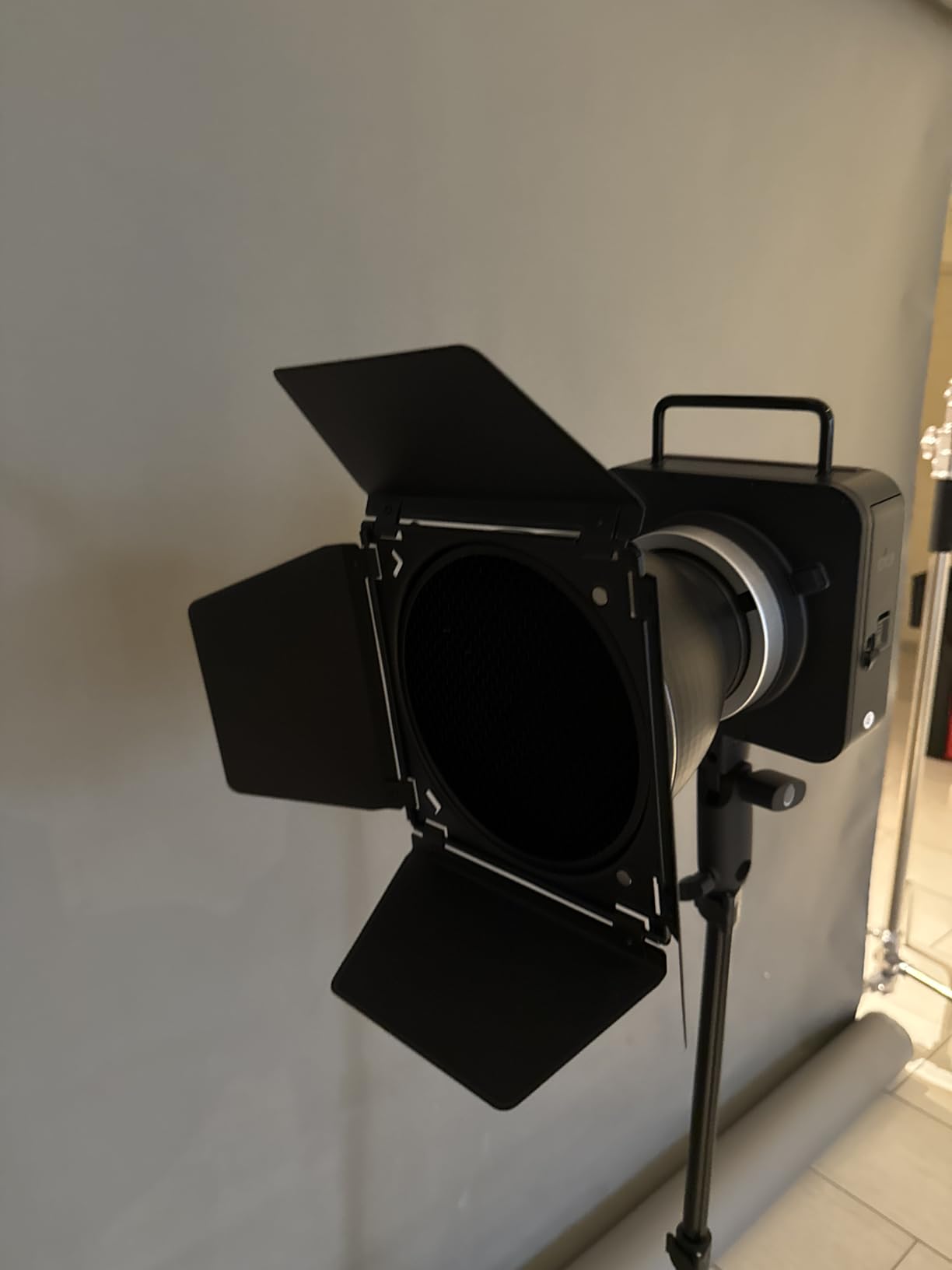 Godox BD-04 Barn Door & Honeycomb Grid & 4 Color Gel Filters Compatible for Standard Reflectors Accessories kit customer photo 2