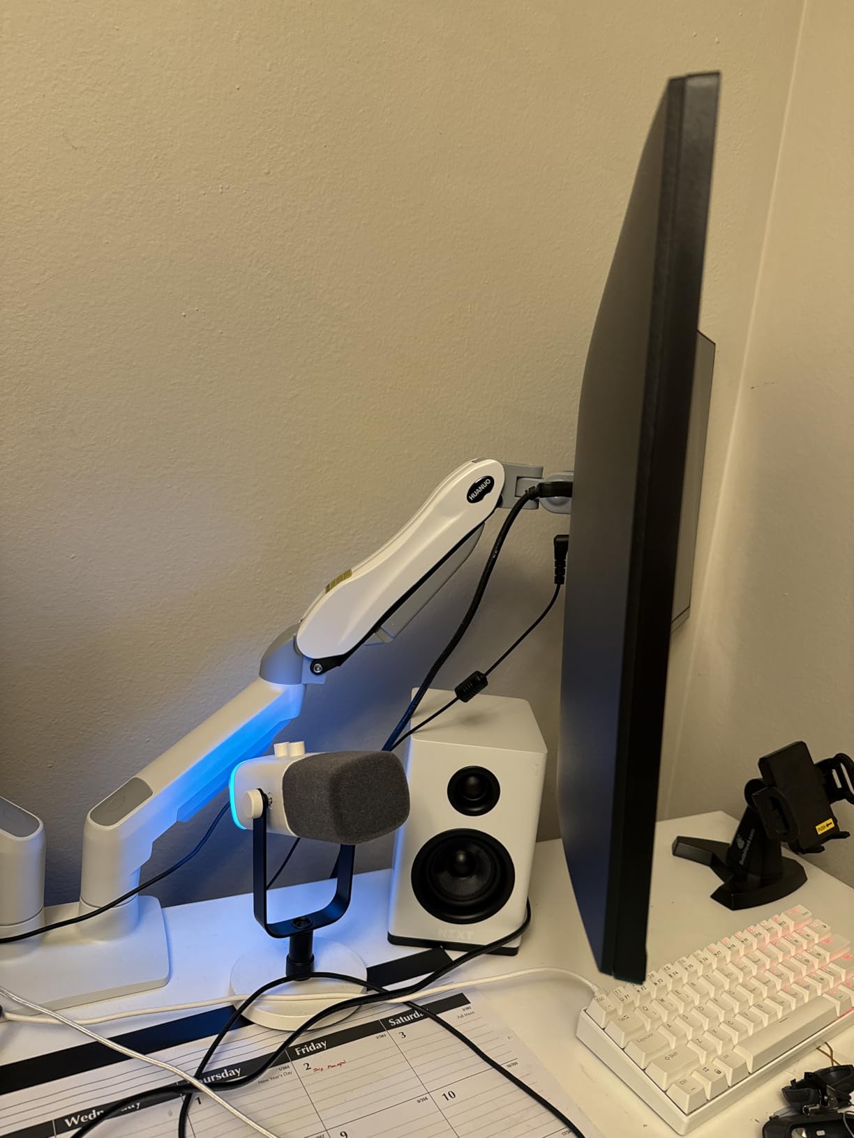 HUANUO FlowLift Dual Monitor Stand, Fully Adjustable Gaming Monitor Desk Mount for 13-32 inch Computer Screens, Full Motion VESA 75x75/100x100 with C-Clamp and Grommet Base, Each Arm Holds 4.4 to 19.8 lbs customer photo 1