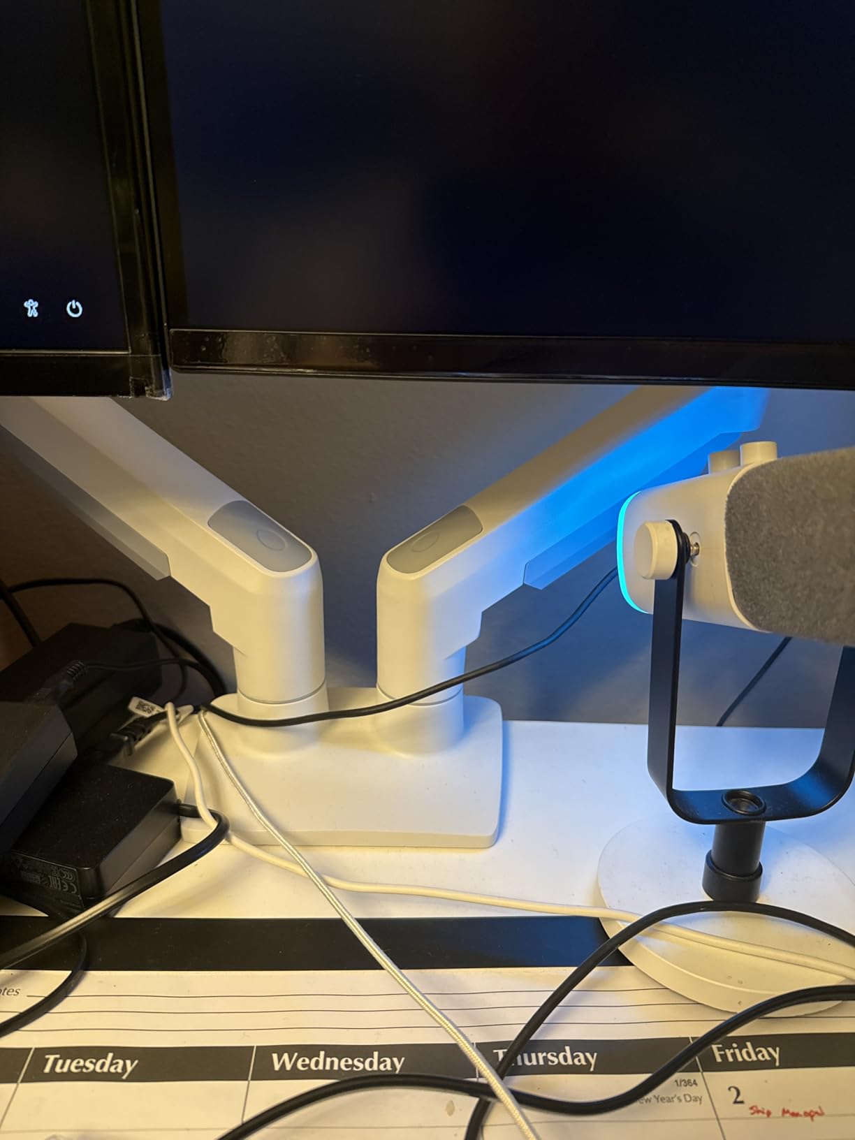 HUANUO FlowLift Dual Monitor Stand, Fully Adjustable Gaming Monitor Desk Mount for 13-32 inch Computer Screens, Full Motion VESA 75x75/100x100 with C-Clamp and Grommet Base, Each Arm Holds 4.4 to 19.8 lbs customer photo 2