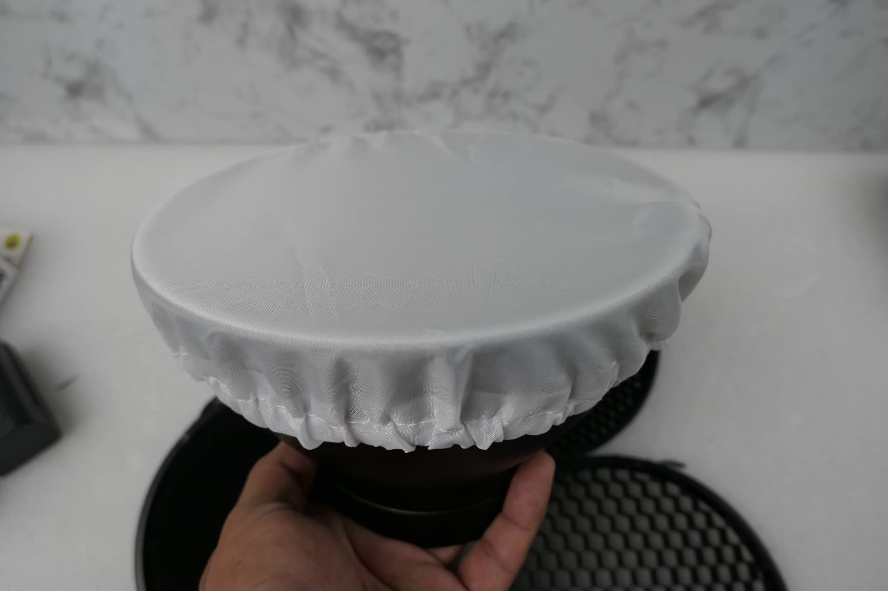 Neewer Standard Reflector 7 inches/18 Centimeters Soft Diffuser with 20/40/60 Degree Honeycomb Grid for Bowens Mount Studio Flash Strobe Light Monolight customer photo 1