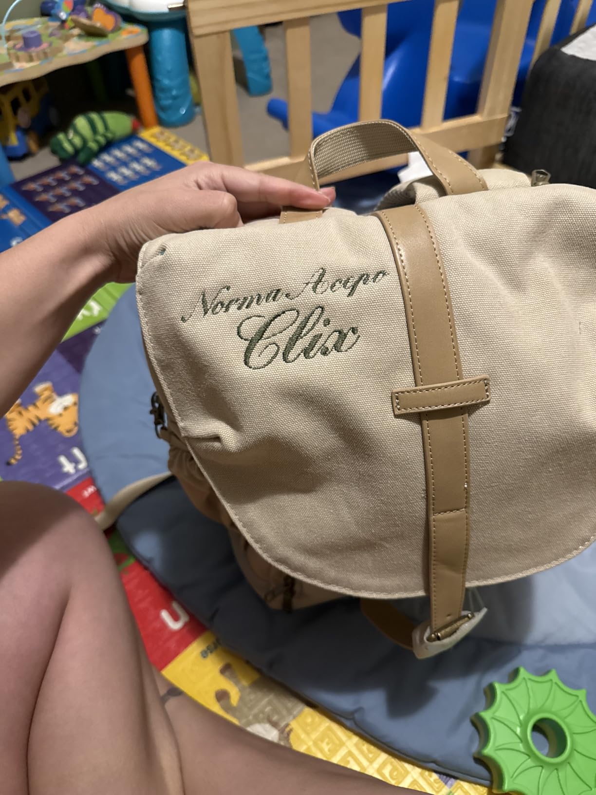 BAGSMART Camera Backpack, DSLR SLR Waterproof Camera Bag, Anti-Theft Photography Backpack with 15 Inch Laptop Compartment, Tripod Holder & Rain Cover, Black customer photo 2