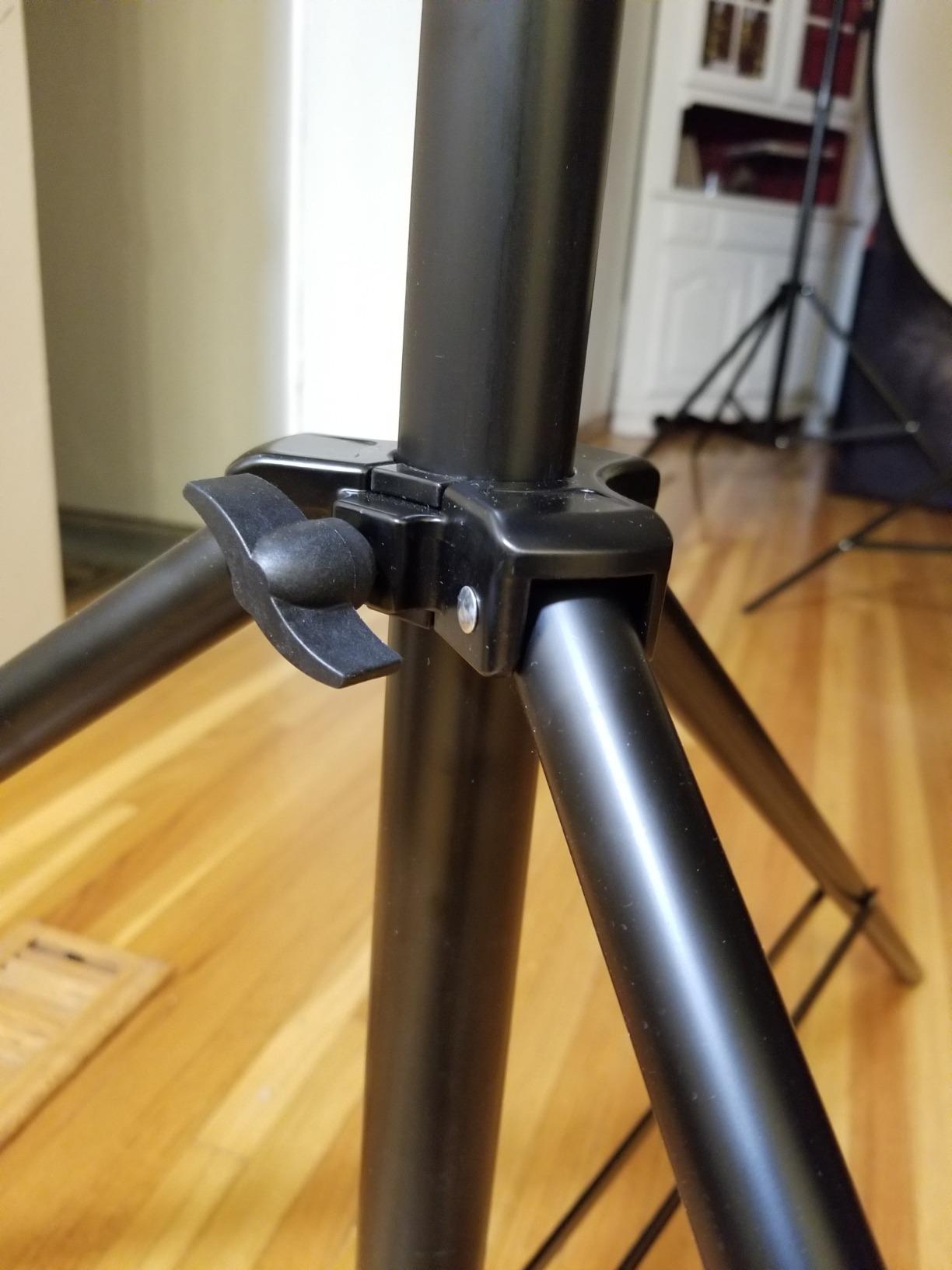 Neewer Light Stands 10 Feet/3 Meters, Pro Heavy Duty Spring Cushioned, All Metal Locking Collars, Set of 2 (Black Finish) with Carry Bags and Sandbags for Photo Video Photography HTC Vive, etc customer photo 2