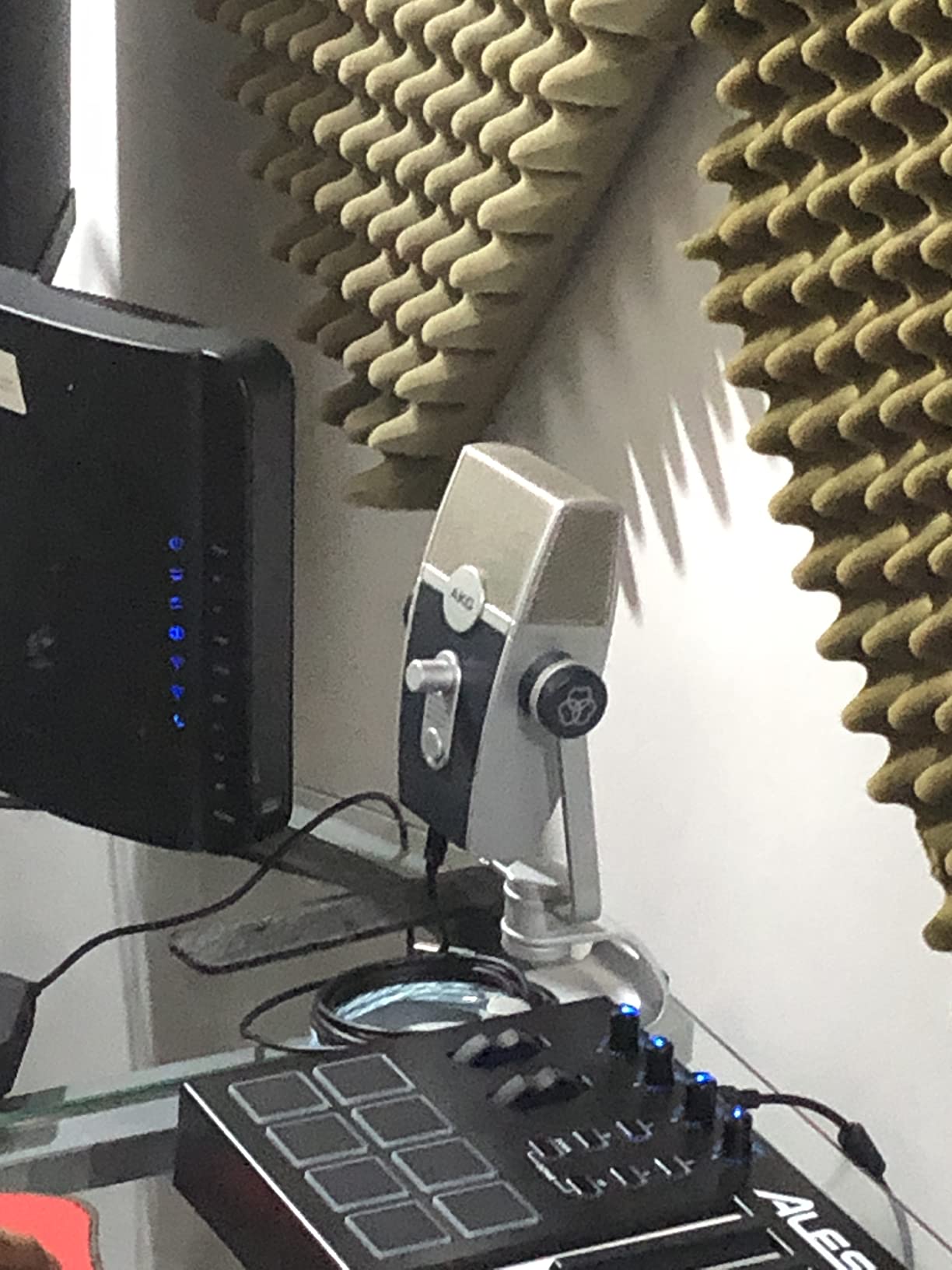 AKG Pro Audio Lyra Ultra-HD USB C Microphone for Recording, Streaming, Gaming, Podcasting, ASMR on PC and Mac, Condenser Mic for Laptop or Computer, Adjustable Stand, Plug and Play - Blue and Silver customer photo 1