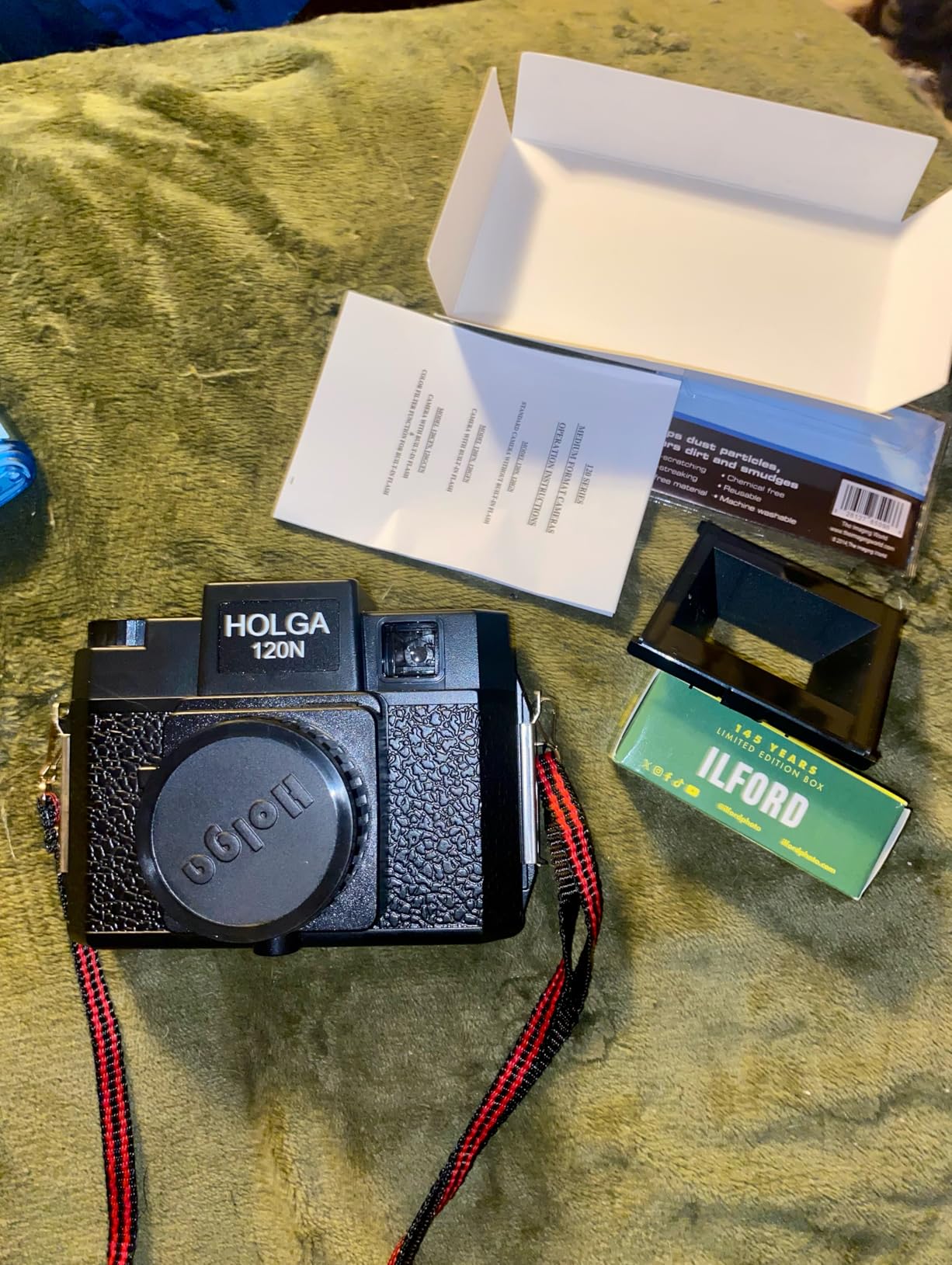 Holga 120N Medium Format Film Camera (Black) with Ilford HP5 120 Film Bundle and Microfiber Cloth customer photo 1