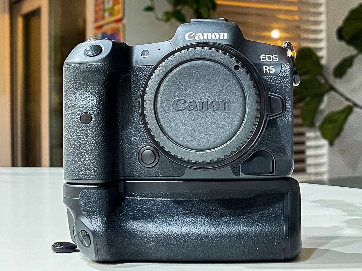 Mcoplus EOS RP R8 Vertical Battery Grip fit Canon EOS RP R8 Cameras, Hold 1 or 2 LP-E17 Battery (Battery not Included) customer photo 2
