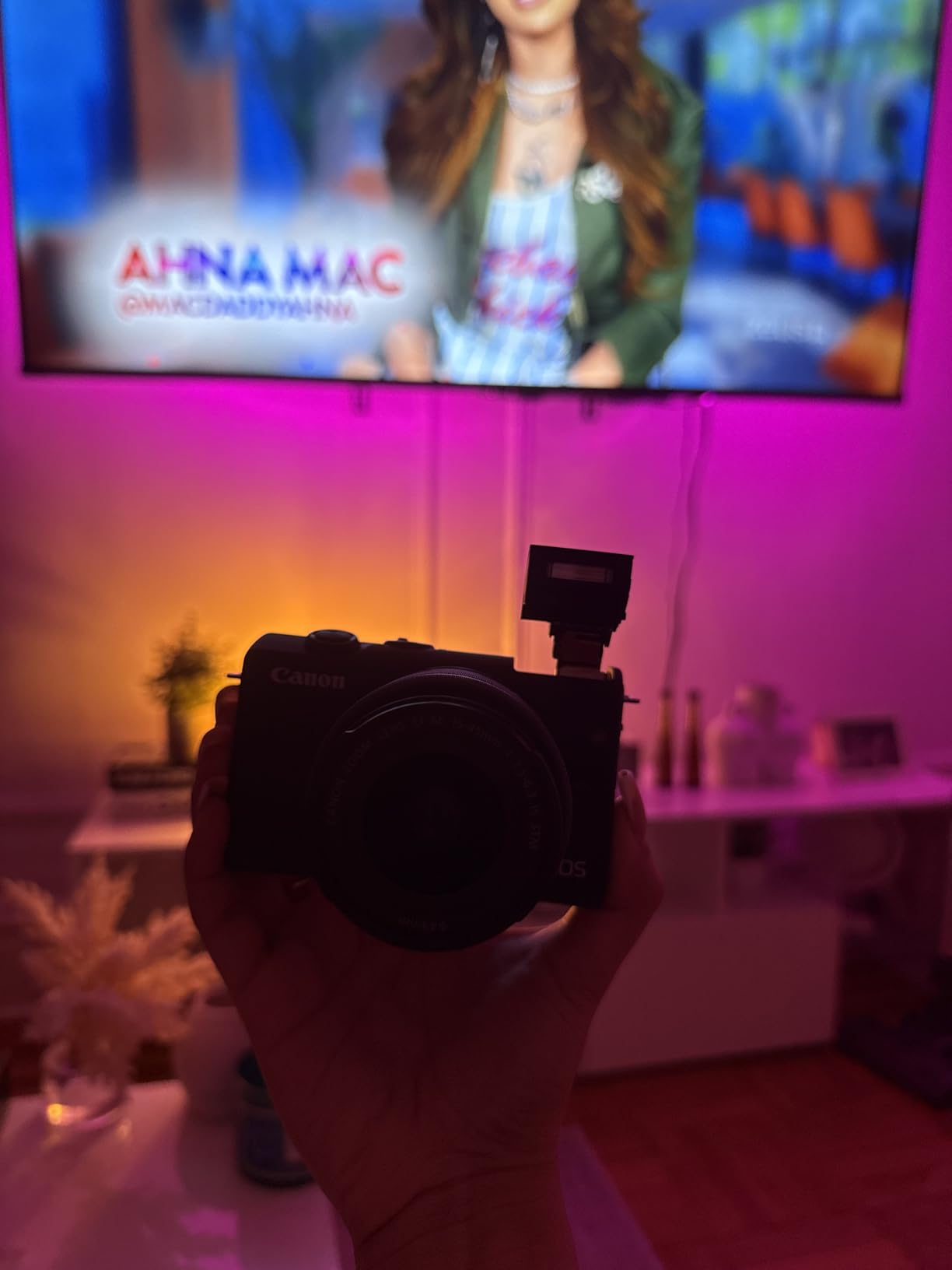 Canon EOS M200 EF-M 15-45mm is STM Kit (Black) (Renewed) customer photo 1