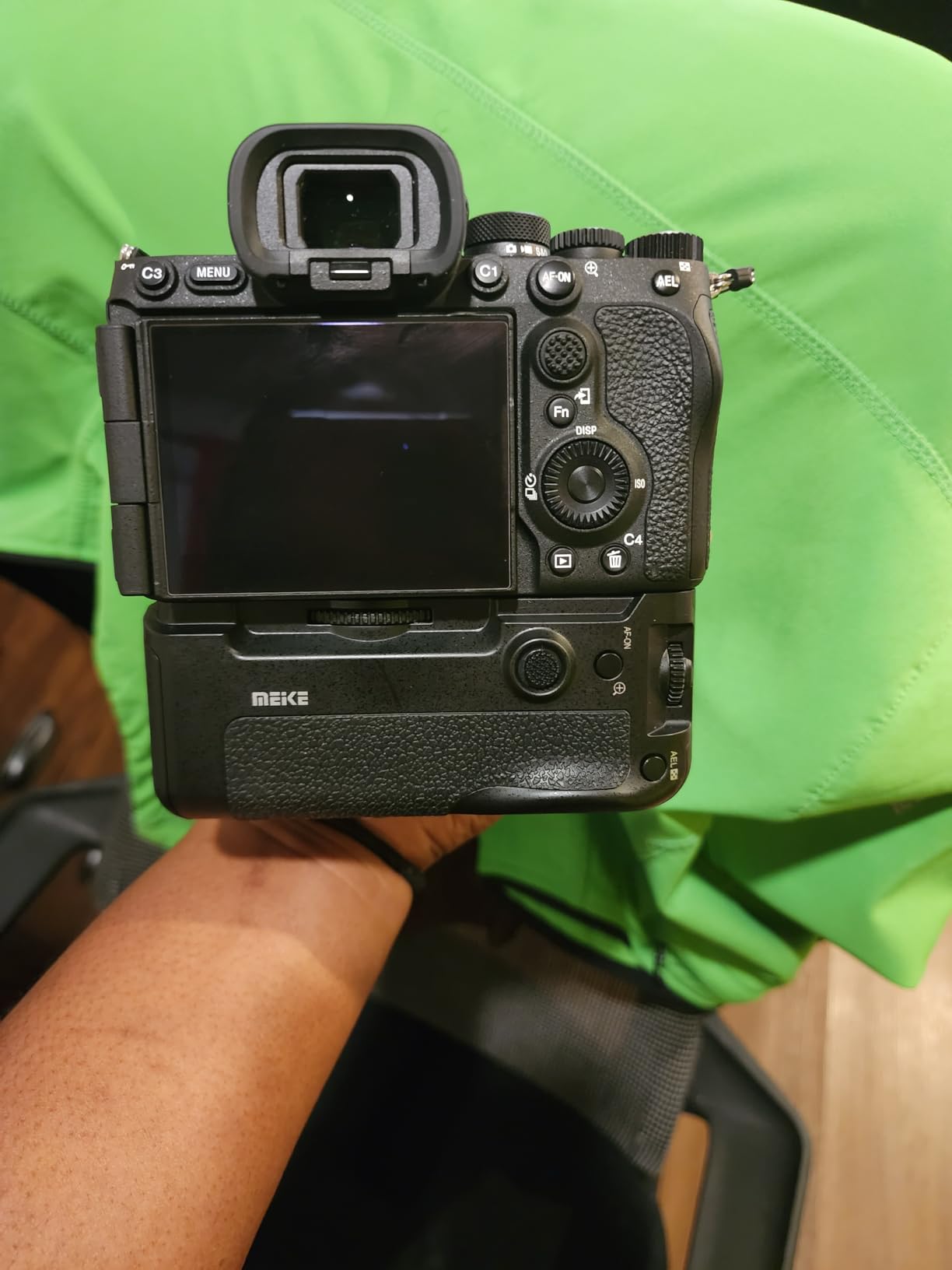 Meike MK-A7R IV Pro Professional Multi-Power Hand Vertical Battery Grip for Sony A7R4 A9II A7SIII with LCD Screen Display Remote Control customer photo 1
