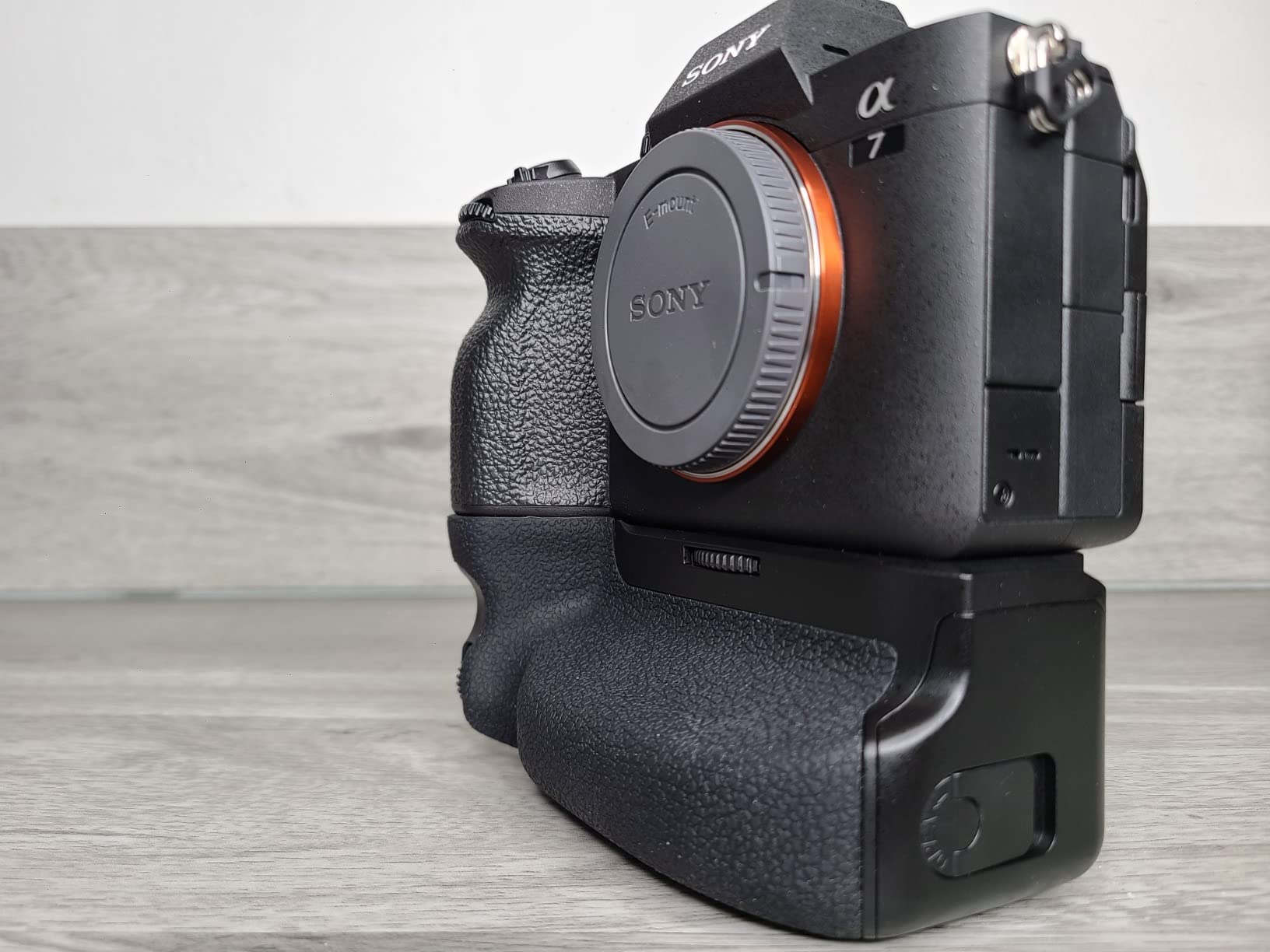 Meike MK-A7R IV PRO Professional Battery Grip with 2.4G 100-Meter Remote Control Compatible with Sony A7IV A7R IV A9II A7SIII customer photo 1