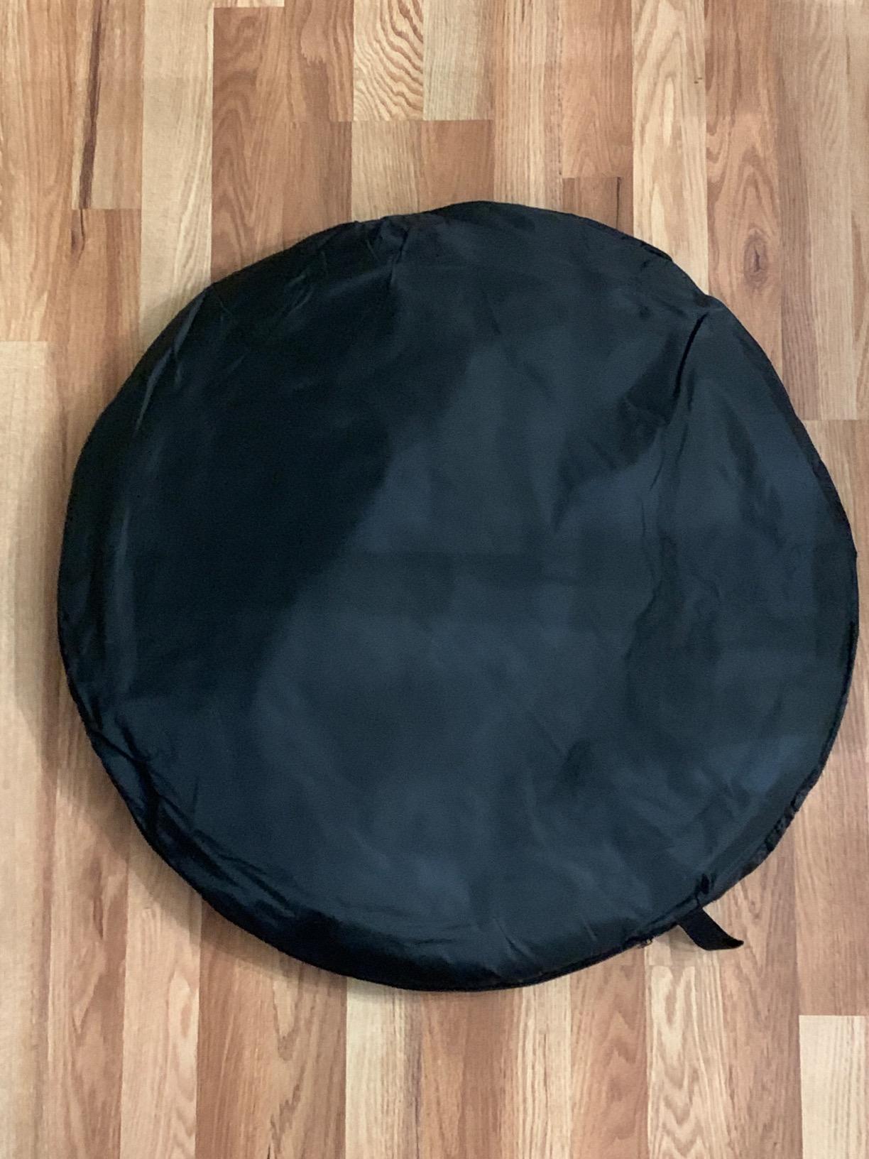 Konseen 4 in 1 Collapsible Pop Up Backdrop Reflector Panel for Photographys 1.5x2 M/5x6.5feet Chromakey 100% Cotton Muslin Black White Reversible Photo Background Screen with Carry Bag customer photo 2