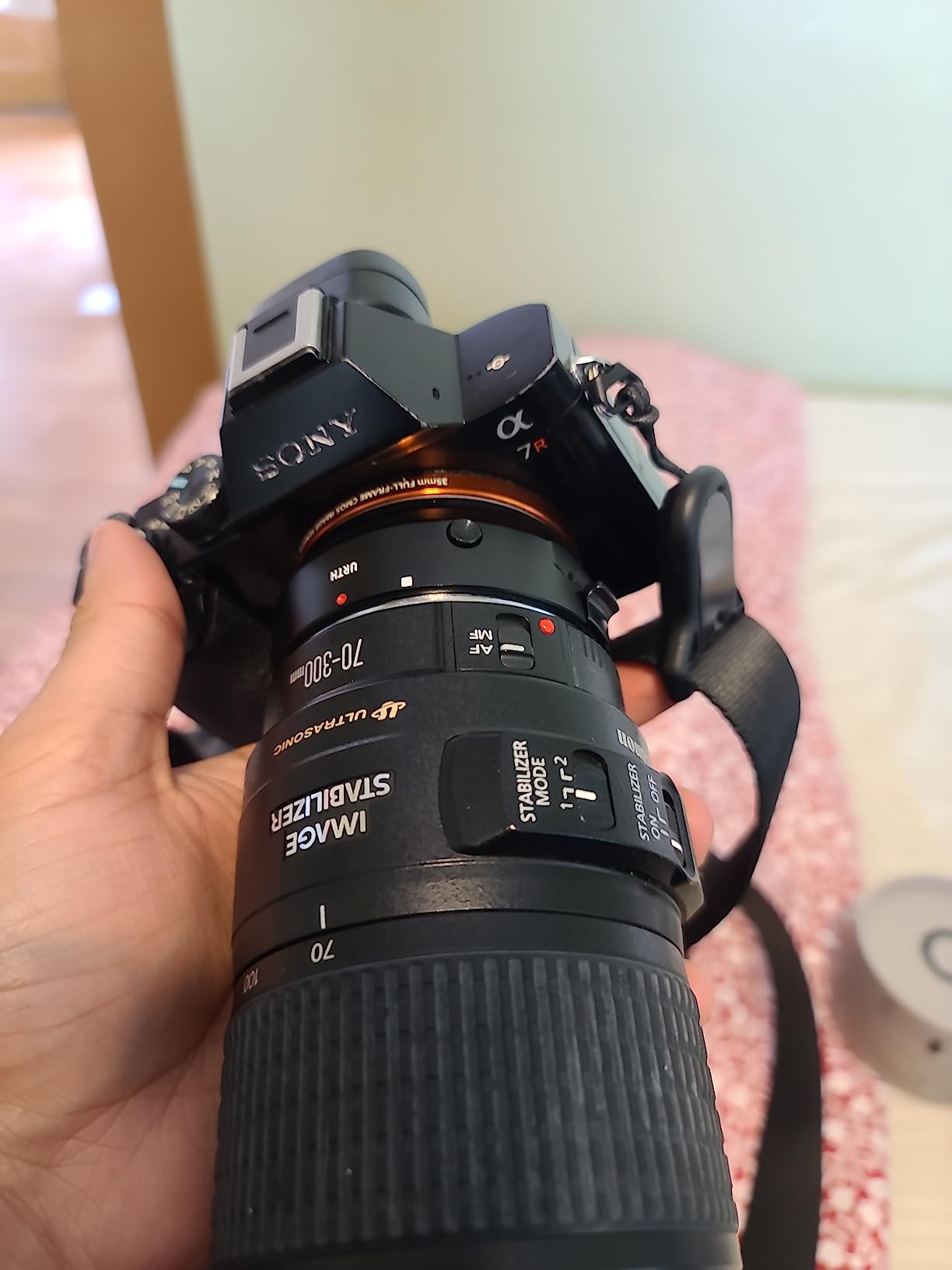 Urth Lens Mount Adapter: Compatible with Canon (EF/EF-S) Lens to Sony E Camera Body customer photo 2