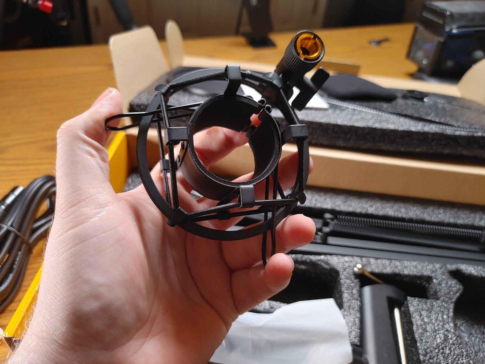 MAONO XLR Condenser Microphone, Professional Cardioid Studio Recording Mic for Streaming, Podcasting, Singing, Voice-Over, Vocal, Home-Studio, YouTube, Skype, Twitch (PM320S) customer photo 2