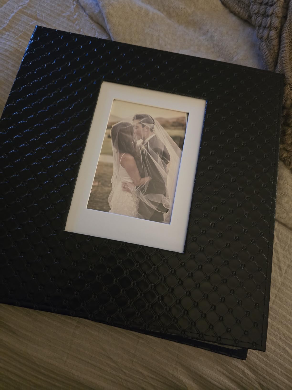 RECUTMS Photo Album for 4x6 Pictures 600 Pockets Black Inner Page Button Grain Leather Cover of Large Capacity Pictures Album Book Birthday Christmas Wedding Anniversary Memory (Black) customer photo 2