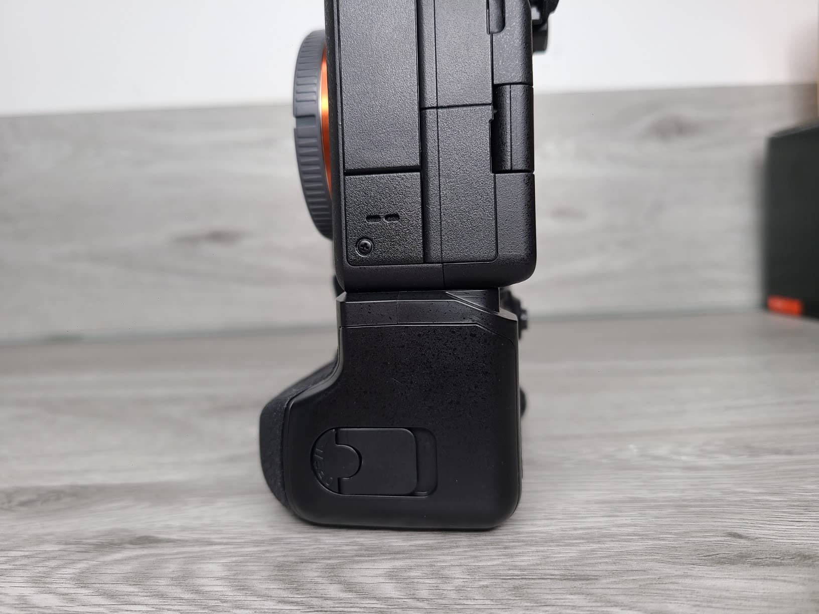 Meike MK-A7R IV Professional Vertical Battery Grip Compatible with Sony A7IV A7R IV A9II A7SIII A1 customer photo 2