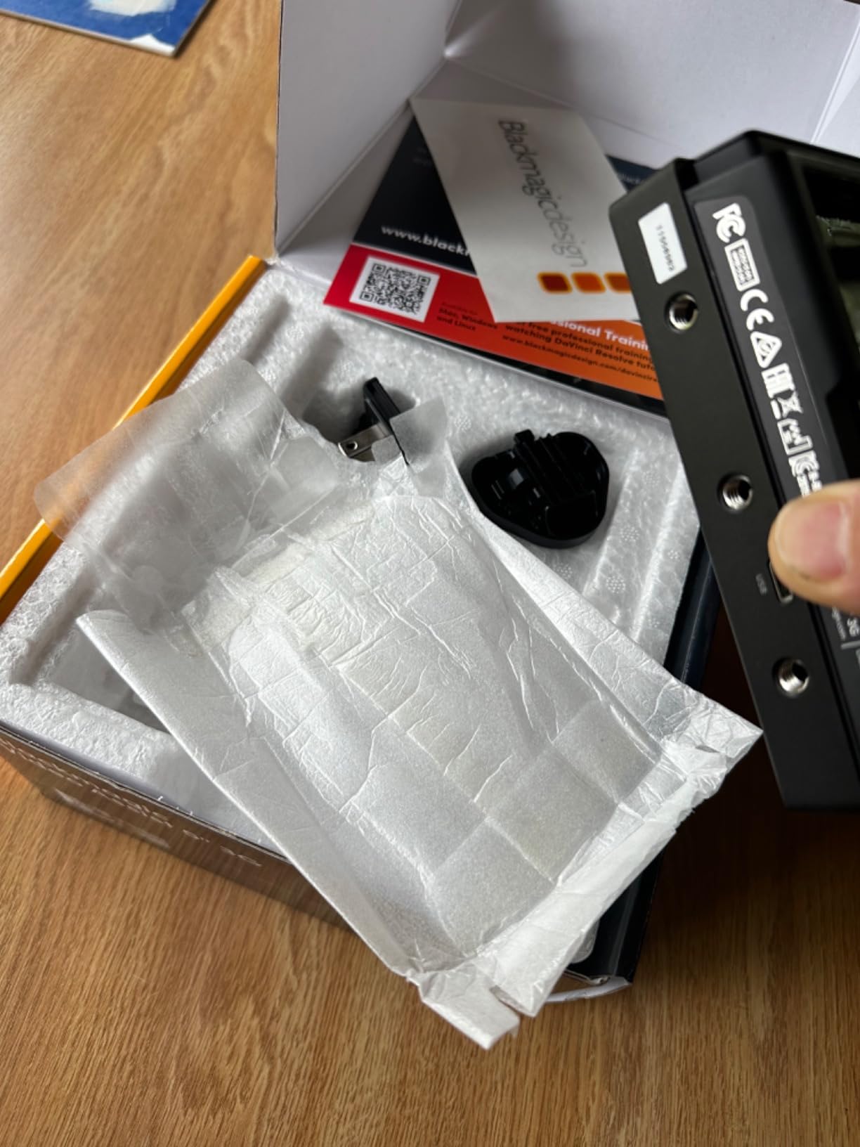 Blackmagic Design Video Assist 5'' 3G Portable Monitor, Recorder, Scope, and Viewfinder customer photo 1