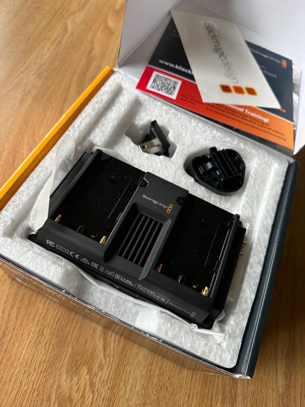 Blackmagic Design Video Assist 5'' 3G Portable Monitor, Recorder, Scope, and Viewfinder customer photo 2