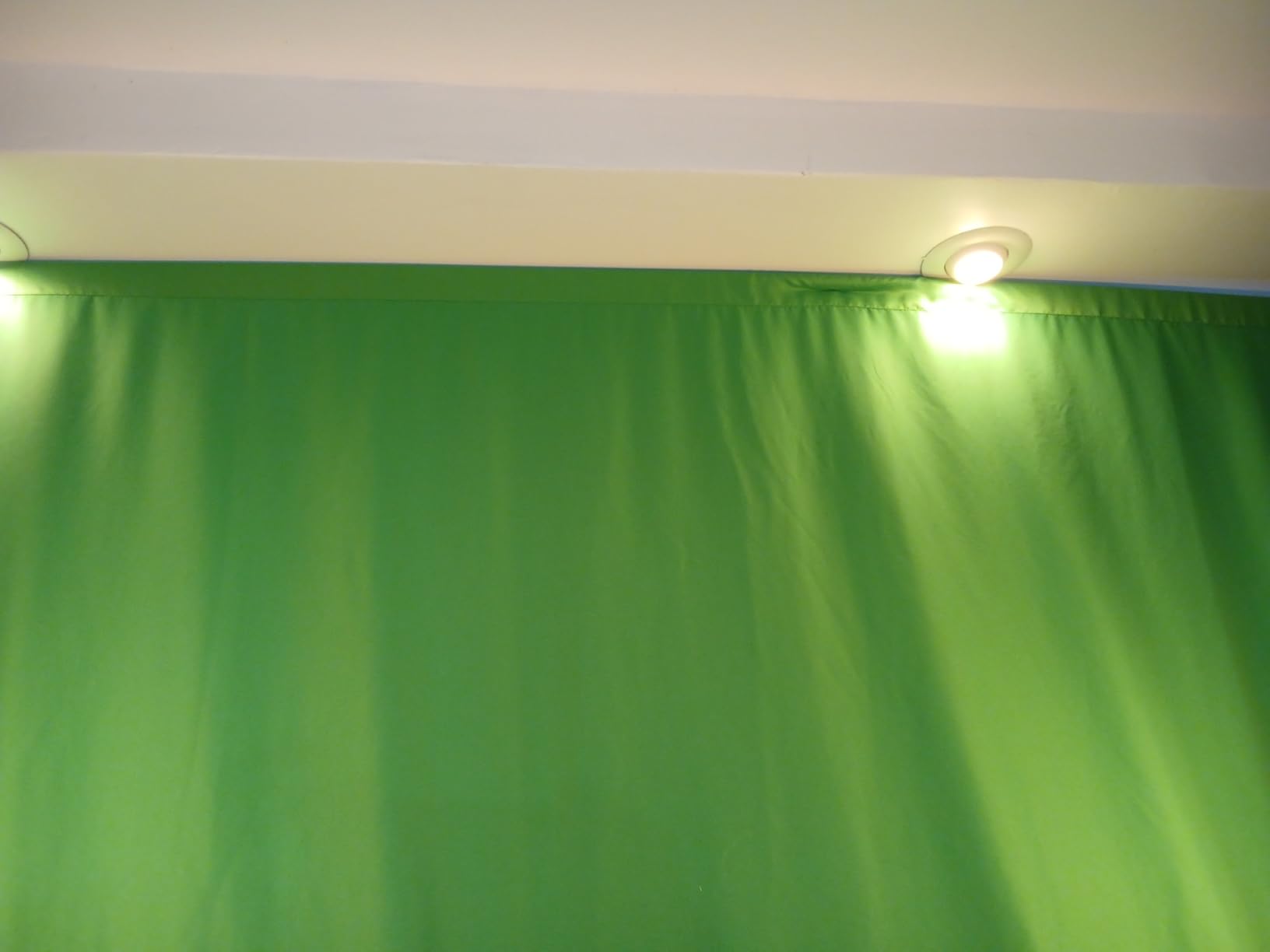 Aimosen 10 X 7 FT Green Screen Backdrop for Photography, Chromakey Virtual GreenScreen Background Sheet for Zoom Meeting, Cloth Fabric Curtain for Party Decor Video Studio Calls Streaming Gaming Photo customer photo 1