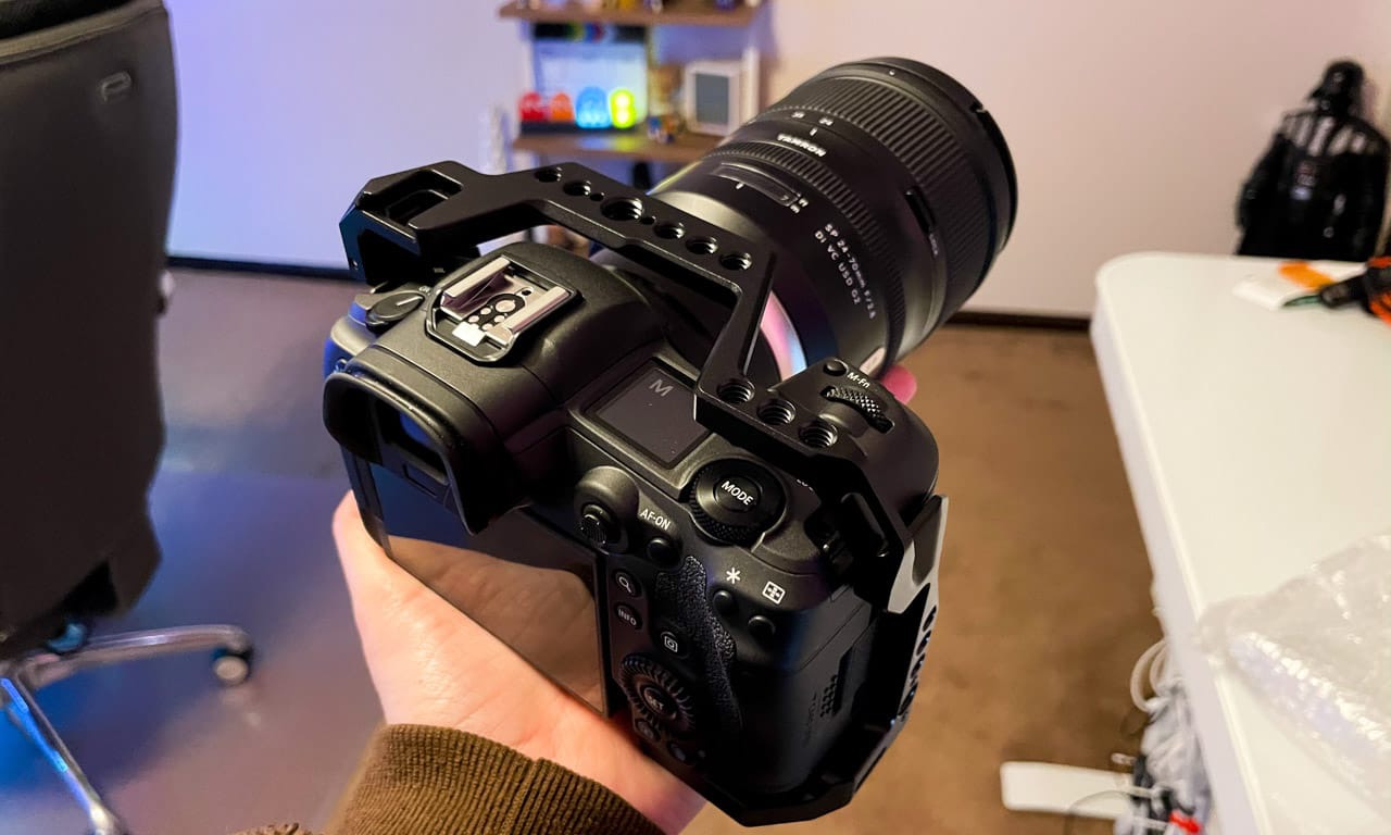 SmallRig R5 R6 Camera Cage for Canon EOS R5 and R6 Camera 2982 customer photo 2