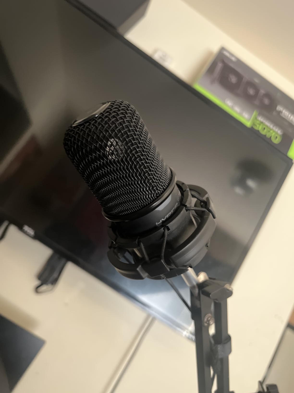 HyperX SoloCast - USB Condenser Gaming Microphone, for PC, PS4, PS5 and Mac, Tap-to-Mute Sensor, Cardioid Polar Pattern, great for Streaming, Podcasts, Twitch, YouTube, Discord, Black customer photo 1