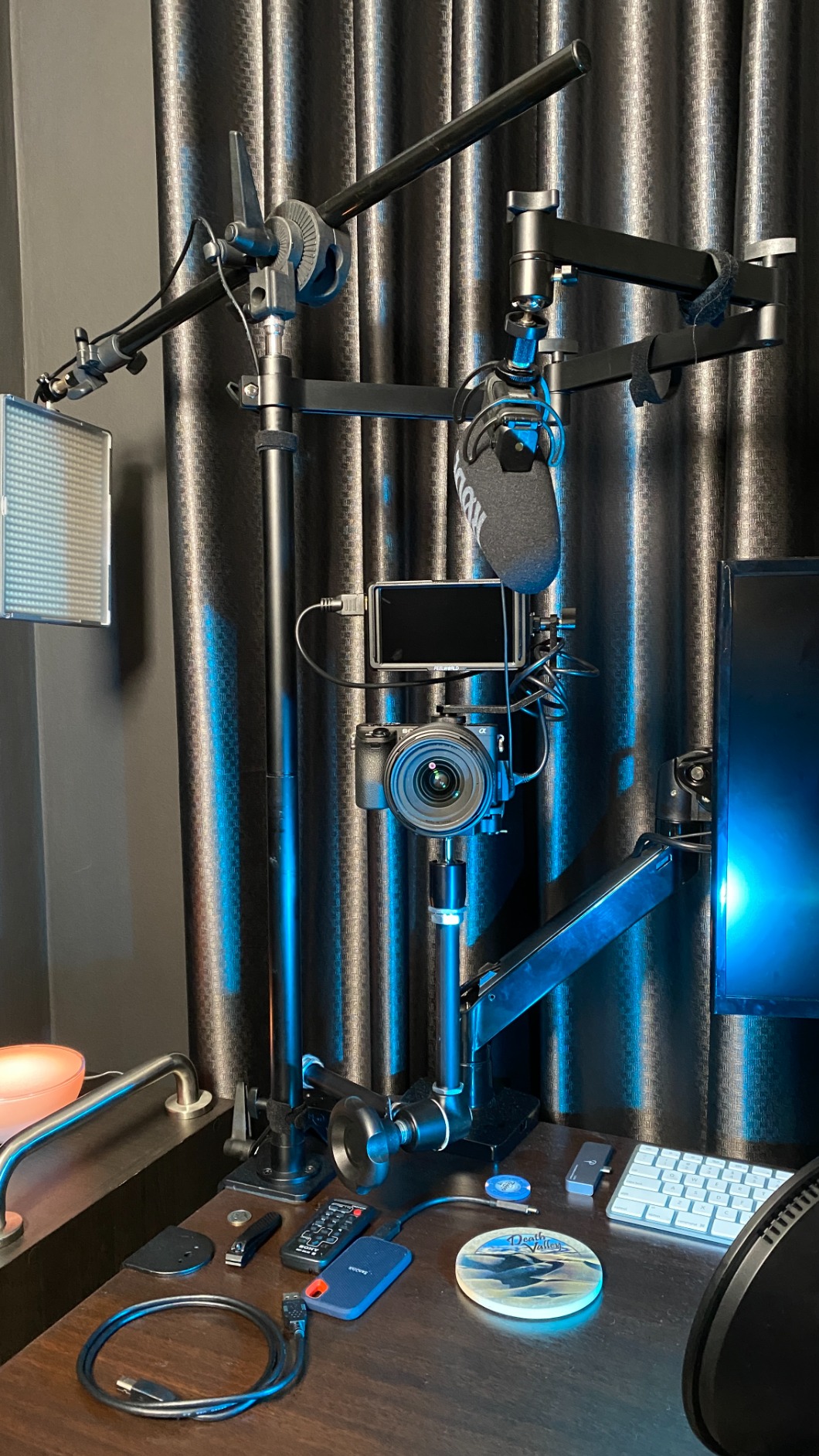 ULANZI Camera Desk Mount Stand with Flexible Arm, Overhead Mount, Articulated Arm with 360° Rotatable Ball Head, Aluminum Desk Mounting Stand for Ring Light/DSLR Camera/Webcam/Panel Light customer photo 1