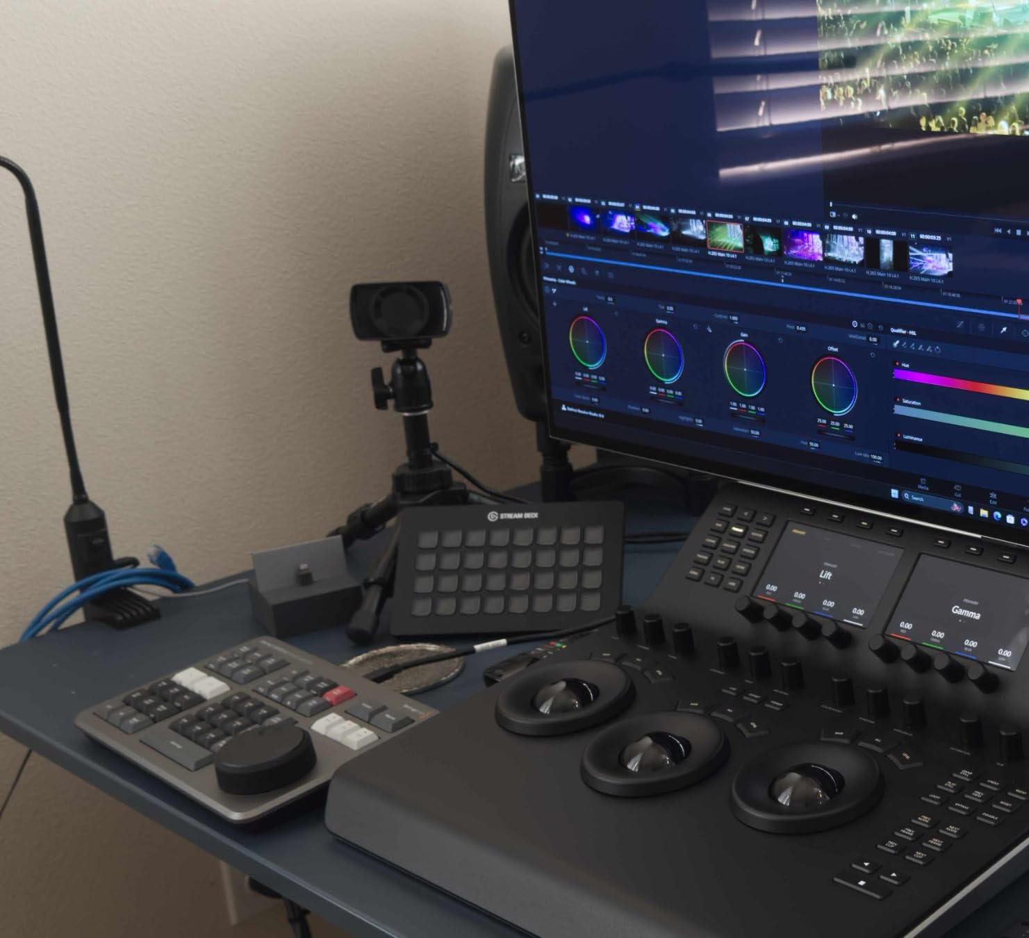 BLACKMAGIC Design Davinci Resolve Speed Editor (DV/RES/BBPNLMLEKA) Editor Only customer photo 1