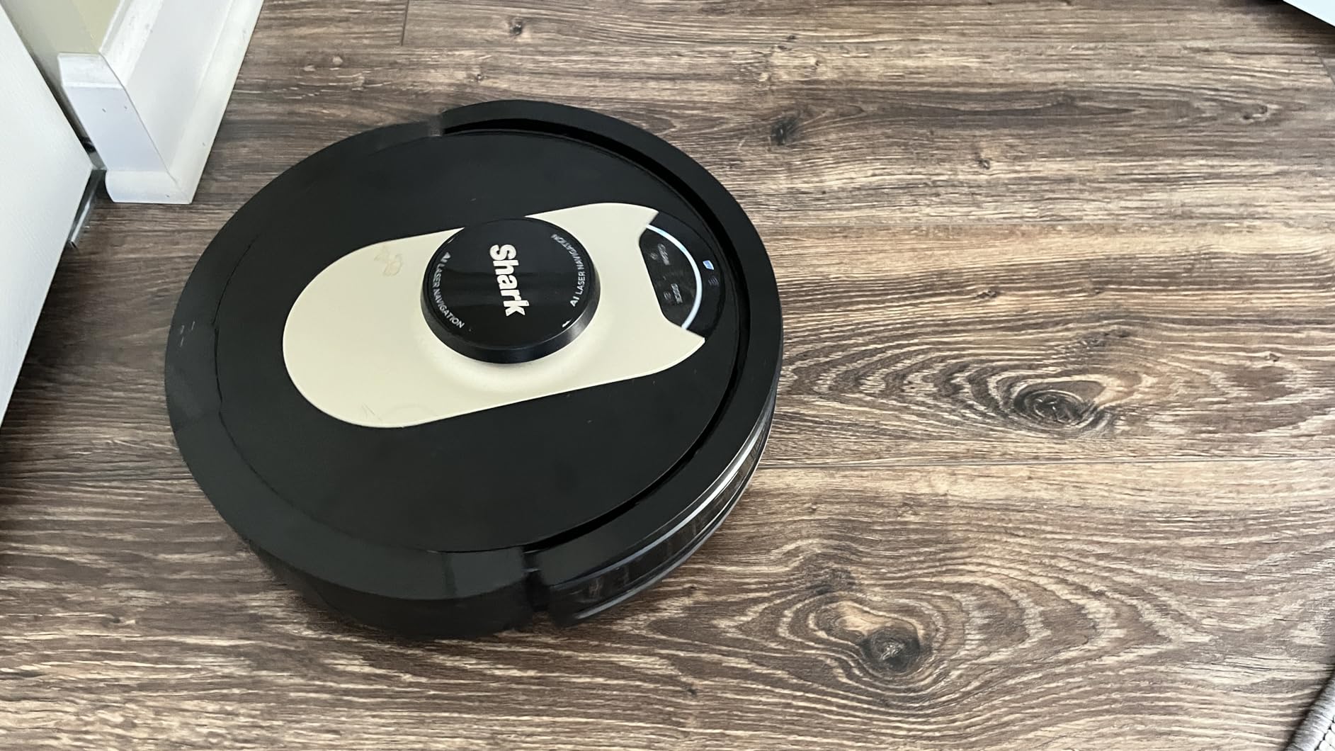 Shark AV2501AE AI Robot Vacuum with XL HEPA Self-Empty Base, Bagless, 60-Day Capacity, LIDAR Navigation, Perfect for Pet Hair, Compatible with Alexa, Wi-Fi Connected customer photo 1