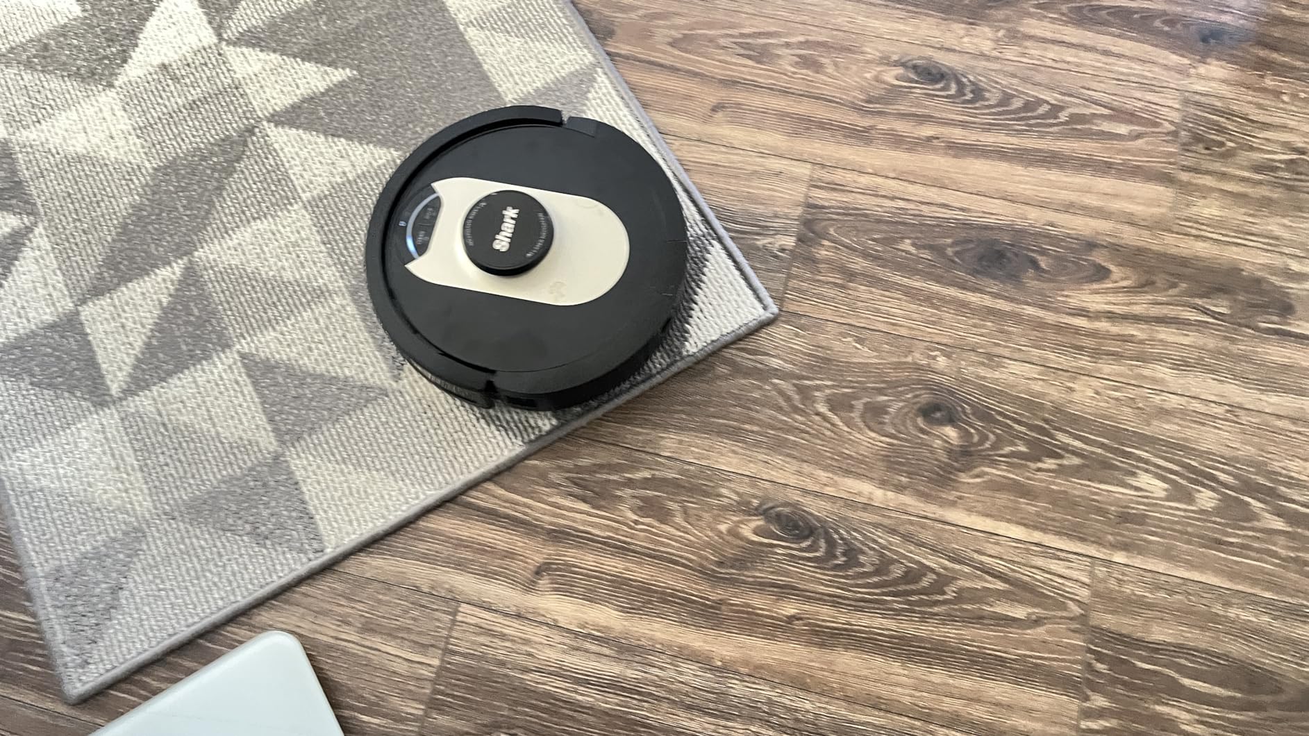 Shark AV2501AE AI Robot Vacuum with XL HEPA Self-Empty Base, Bagless, 60-Day Capacity, LIDAR Navigation, Perfect for Pet Hair, Compatible with Alexa, Wi-Fi Connected customer photo 2