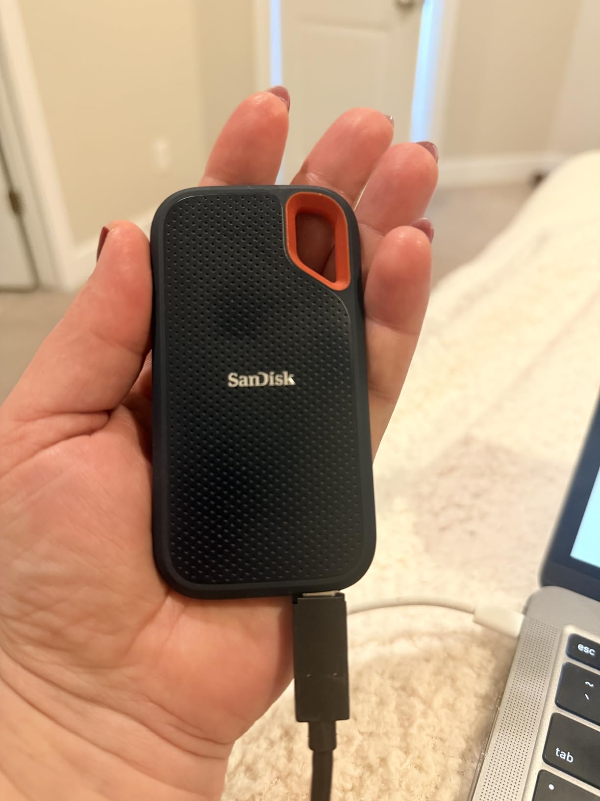 SanDisk 4TB Extreme Portable SSD - Up to 1050MB/s, USB-C, USB 3.2 Gen 2, IP65 Water and Dust Resistance, Updated Firmware - External Solid State Drive - SDSSDE61-4T00-G25 customer photo 2