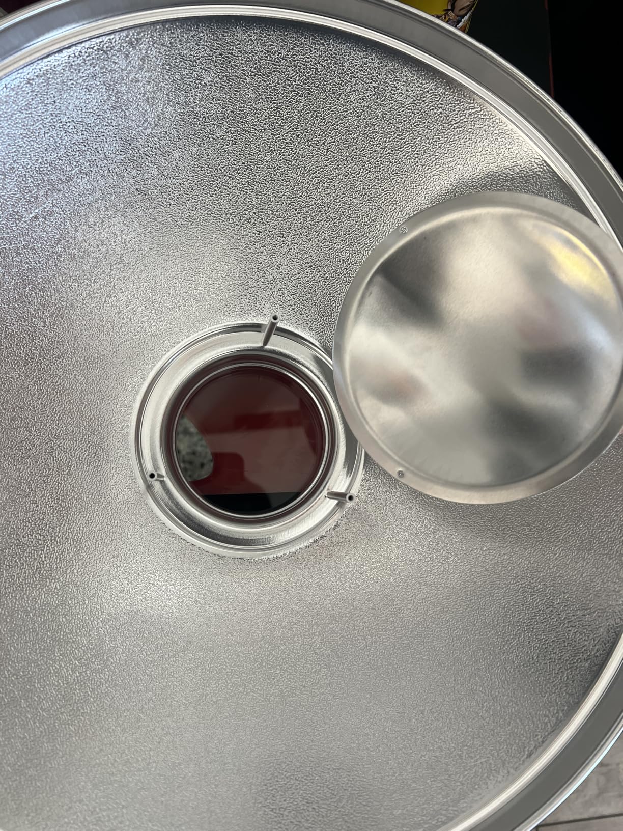 Soonpho 16inch/42cm Standard Reflector Beauty Dish with Honeycomb Grid, Diffuser Sock and Bag for Bowens Mount Studio Strobe Flash Light customer photo 2