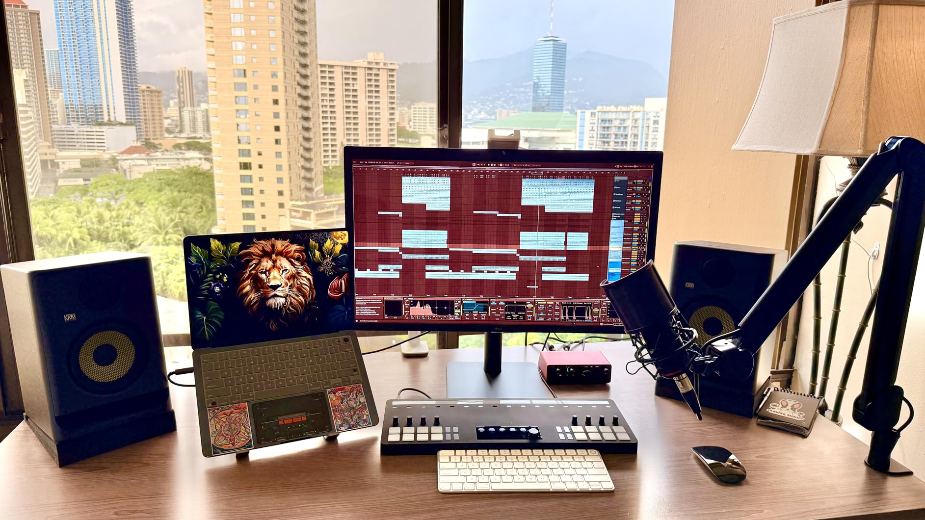 Elgato Wave Mic Arm - Premium Broadcasting Boom Arm with Cable Management Channels, Desk Clamp, 1/4