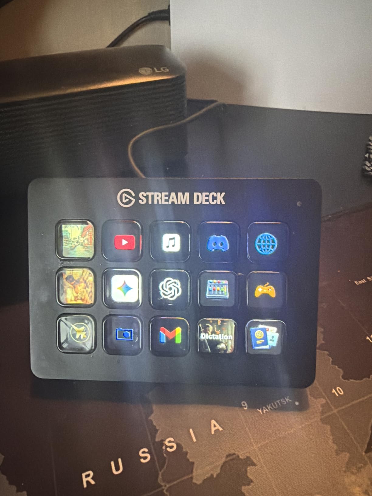 Elgato Stream Deck MK.2 - Studio Controller, 15 macro keys, trigger actions in apps and software like OBS, Twitch, YouTube and more, USB, works with Mac and PC customer photo 2