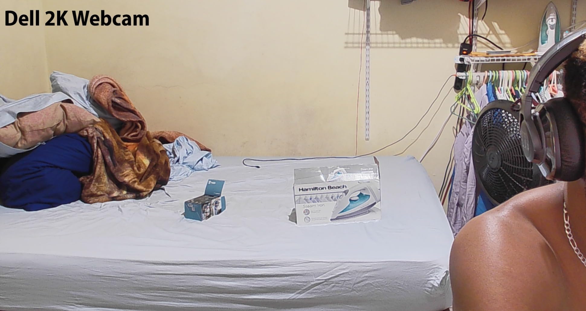 Dell UltraSharp Webcam - WB7022 - 4K UHD - Large Sony STARVIS CMOS sensor, Advanced AI auto framing customer photo 1