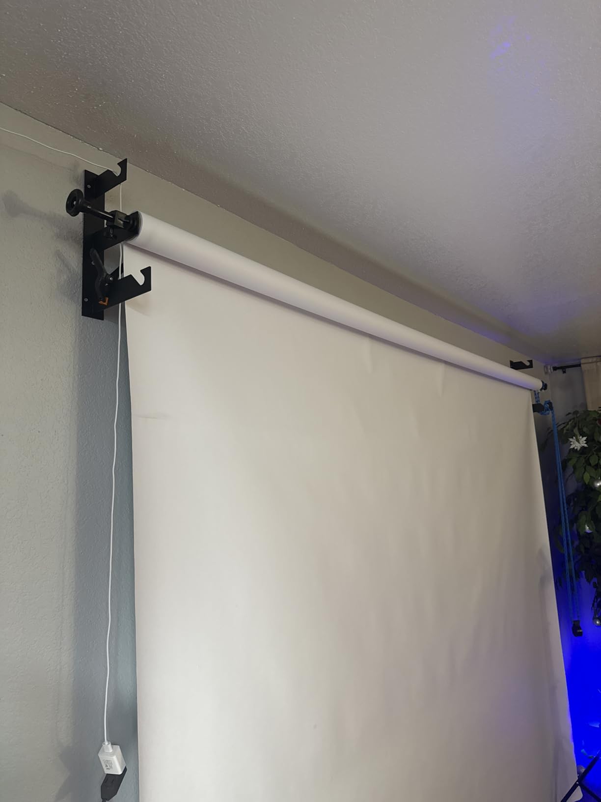 Photography Backdrop Wall Mount 3 Roller Support System, Manual Photo Background Ceiling Holder, Including 2 Tri-fold Hooks, 6 Expand Bars, 3 Chains, for Home Studio Live Stream Game Video customer photo 1