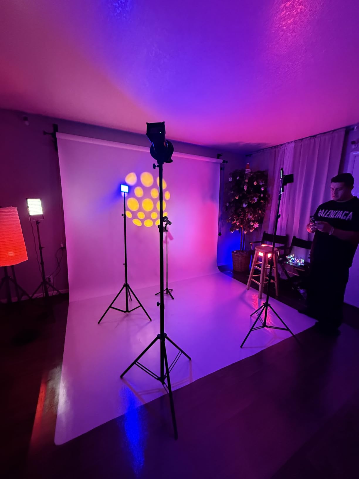 Photography Backdrop Wall Mount 3 Roller Support System, Manual Photo Background Ceiling Holder, Including 2 Tri-fold Hooks, 6 Expand Bars, 3 Chains, for Home Studio Live Stream Game Video customer photo 2