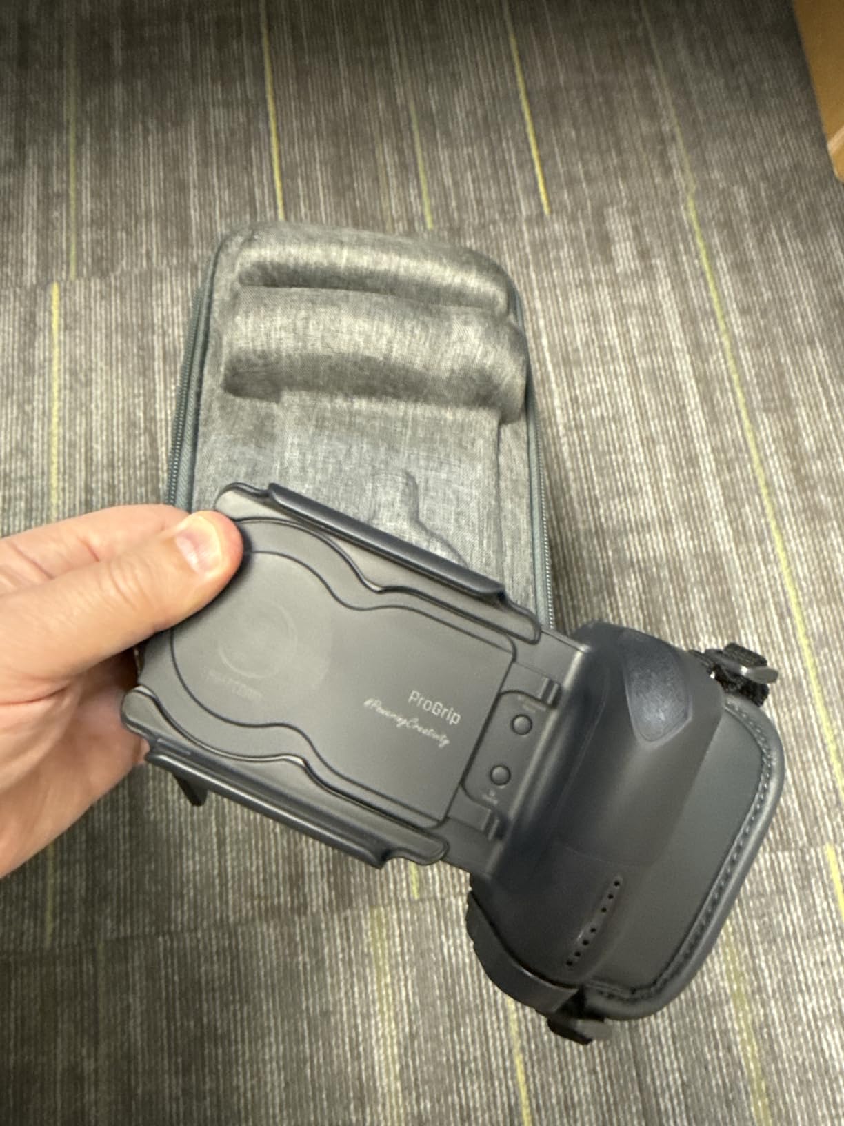 ProGrip Mobile Battery Grip, DSLR-Style Phone Camera Grip with Built-in Powerbank of Qi Charging, Ergonomic Handle with Wireless Shutter Button, Phone Stand Dock, Built-in Cold-Shoe and Tripod Mount customer photo 1