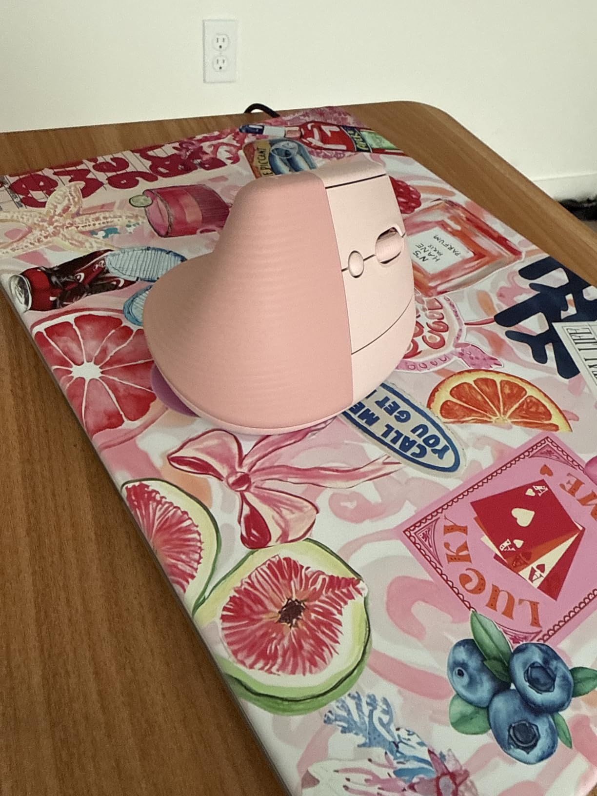 Logitech Lift Vertical Ergonomic Mouse, Wireless, Bluetooth or Logi Bolt USB Receiver, Quiet clicks, 4 Buttons, Compatible with Windows/macOS/iPadOS, Laptop, PC - Graphite customer photo 1