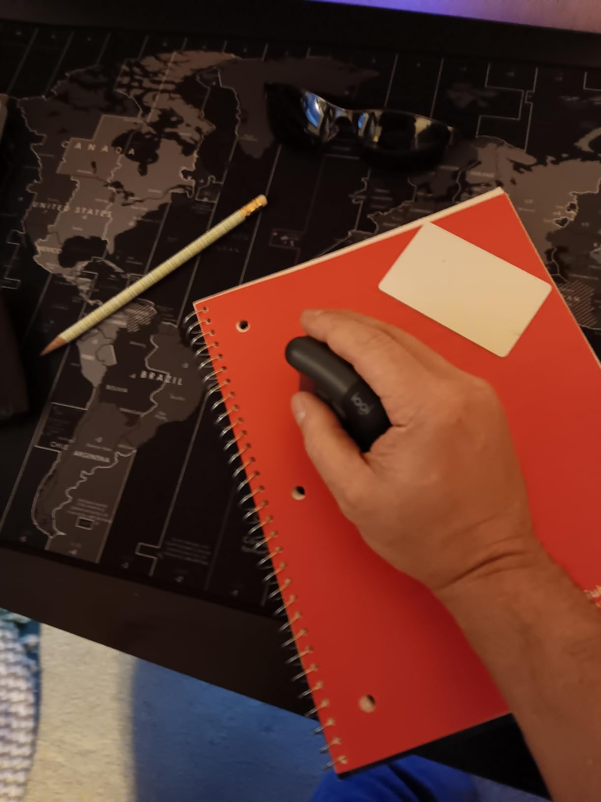 Logitech Lift Vertical Ergonomic Mouse, Wireless, Bluetooth or Logi Bolt USB Receiver, Quiet clicks, 4 Buttons, Compatible with Windows/macOS/iPadOS, Laptop, PC - Graphite customer photo 2