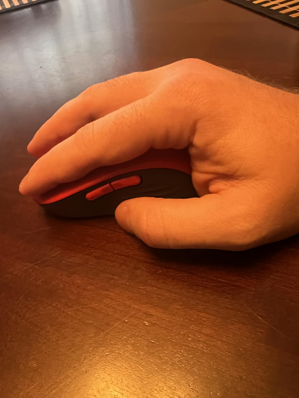 Logitech Signature M650 Wireless Mouse - for Small to Medium Sized Hands, 2-Year Battery, Silent Clicks, Customizable Side Buttons, Bluetooth, for PC/Mac/Multi-Device/Chromebook - Black customer photo 1