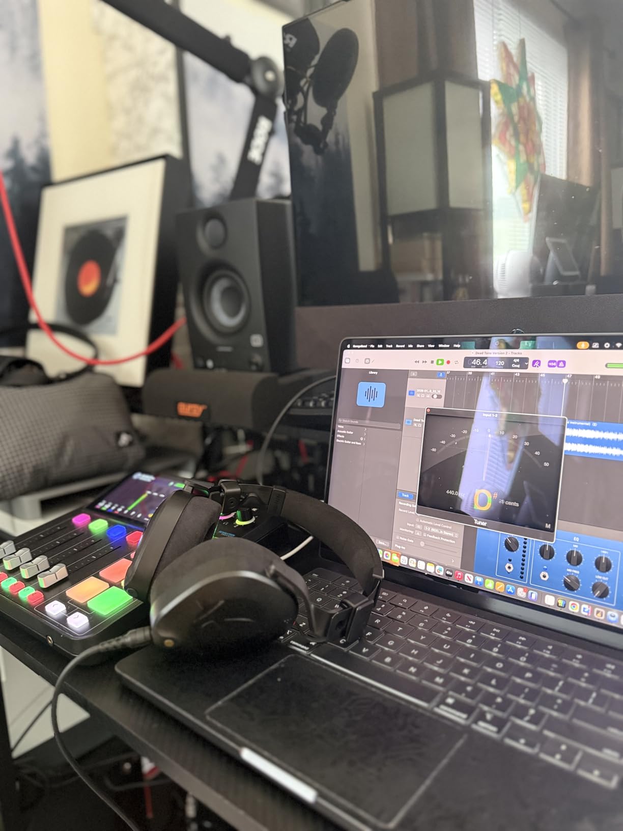 RØDE NTH-100 Professional Over-ear Headphones For Content Creation, Music Production, Mixing and Audio Editing, Podcasting, Location Recording, Black customer photo 1