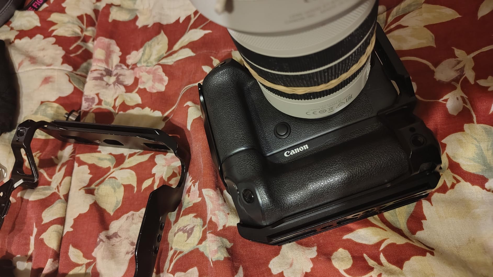 SmallRig R5 / R6 Camera Cage for Canon R5 / R6 with BG-R10 Battery Grip, Aluminum Alloy Film Movie Making Camera Video Cage with Shoe Mount 3464B customer photo 1