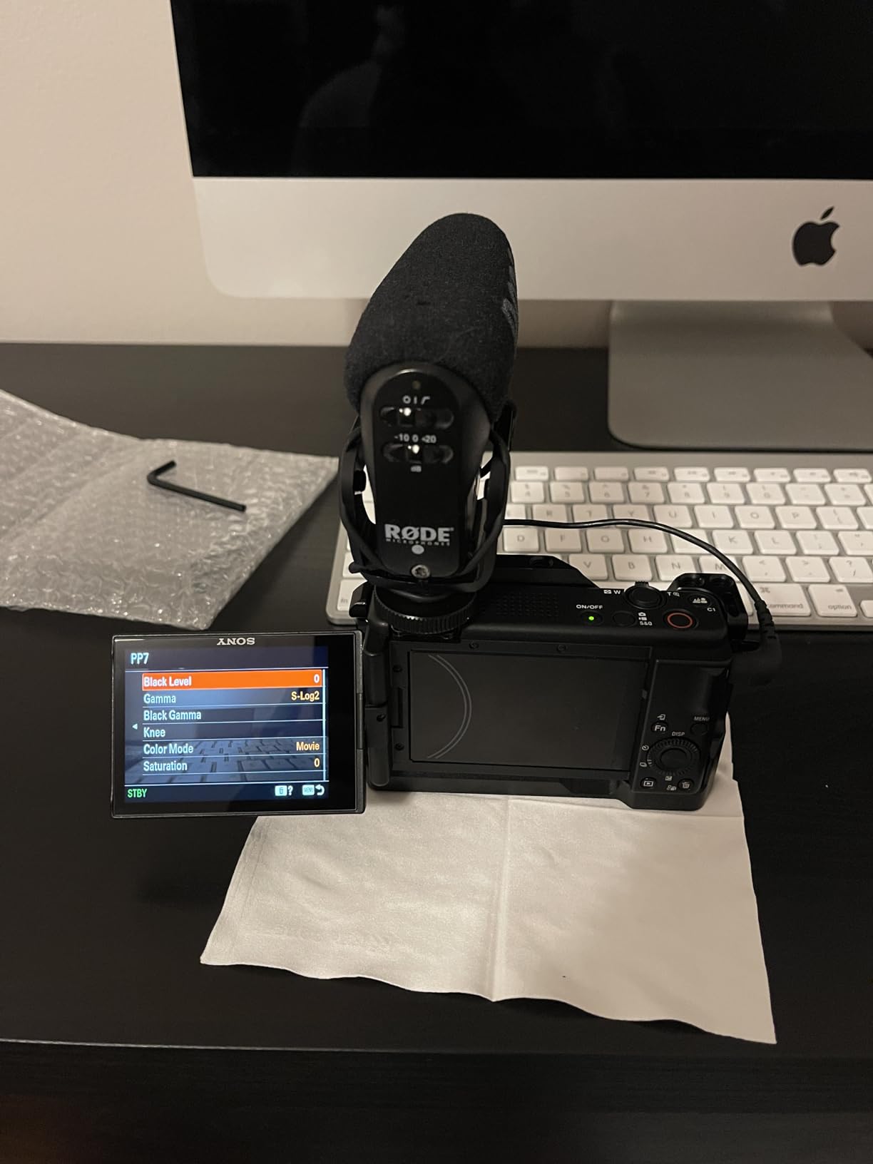 SmallRig Camera Half Cage for Sony Alpha 7 V/Alpha 7R V/Alpha 7 IV/Alpha 7S III/Alpha 1 / Alpha 7R IV - 3639 customer photo 2