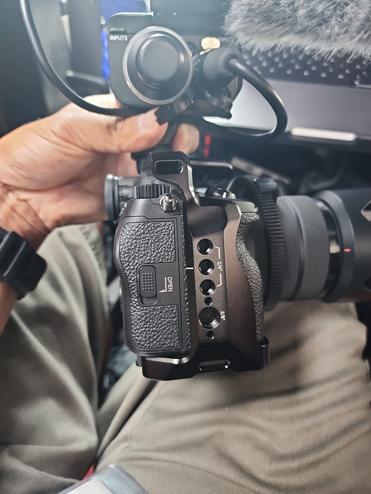 HawkLock Quick Release Cage Kit for Sony Alpha 7R V/Alpha 7 IV/Alpha 7S III/Alpha 1 / Alpha 7R IV/Alpha 7 V, Full Cage with Top Handle and Cable Clamp (Upgraded Version) customer photo 2