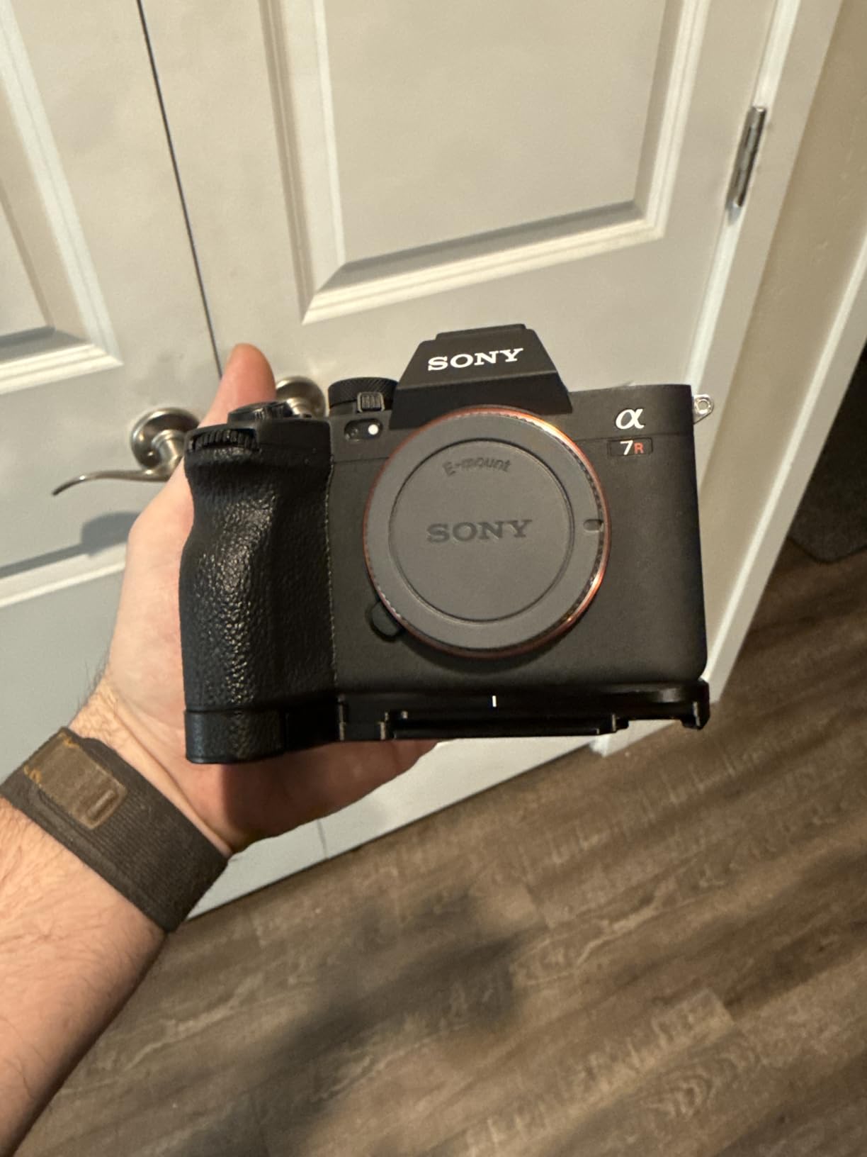 SmallRig Baseplate for Sony A7 V / A7R V / A7 IV, Bottom Mount Plate with Quick Release Plate for Arca, QD Interface, Anti-Scratch & Anti-Deflection - 3666B customer photo 2