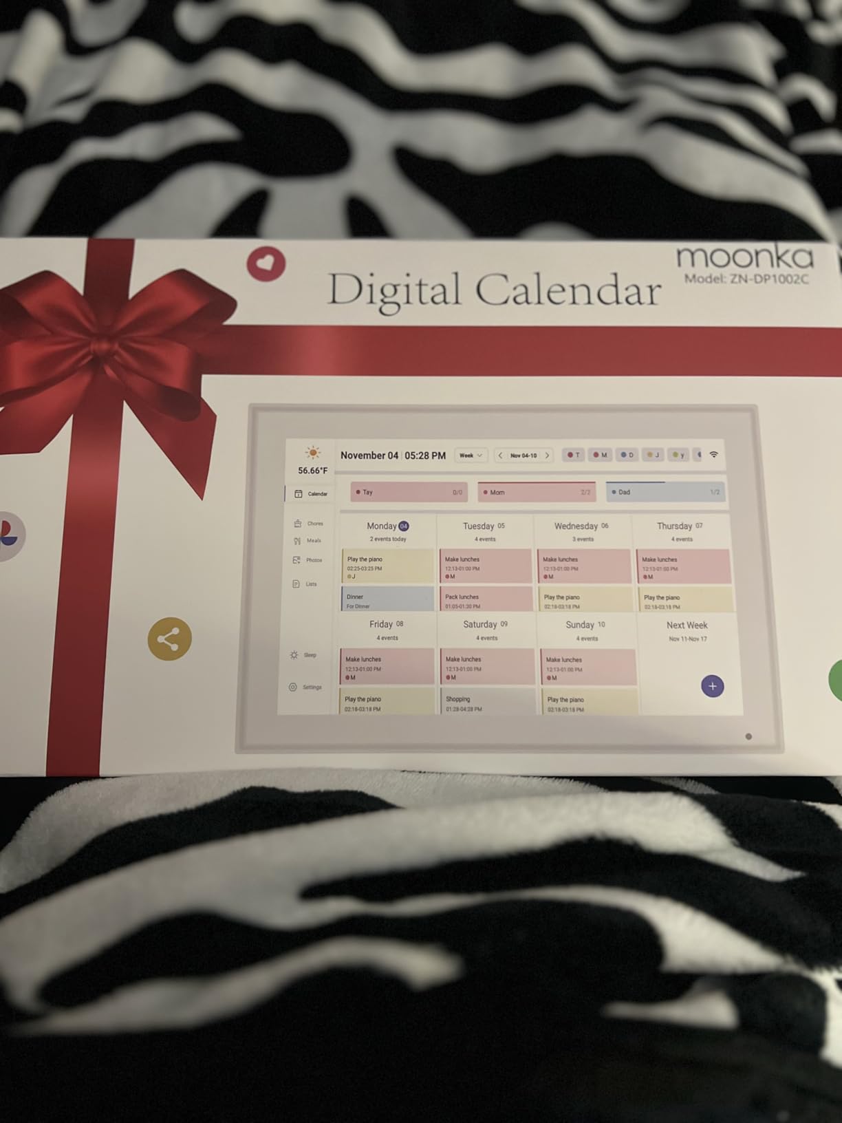 FRAMEO Digital Photo Frame, 10.1 Inch WiFi Digital Picture Frame with 1280x800 IPS HD Touch Screen, 32GB Storage Auto-Rotate Wall Mountable Easy Share Photos or Videos via Frameo App from Anywhere customer photo 2