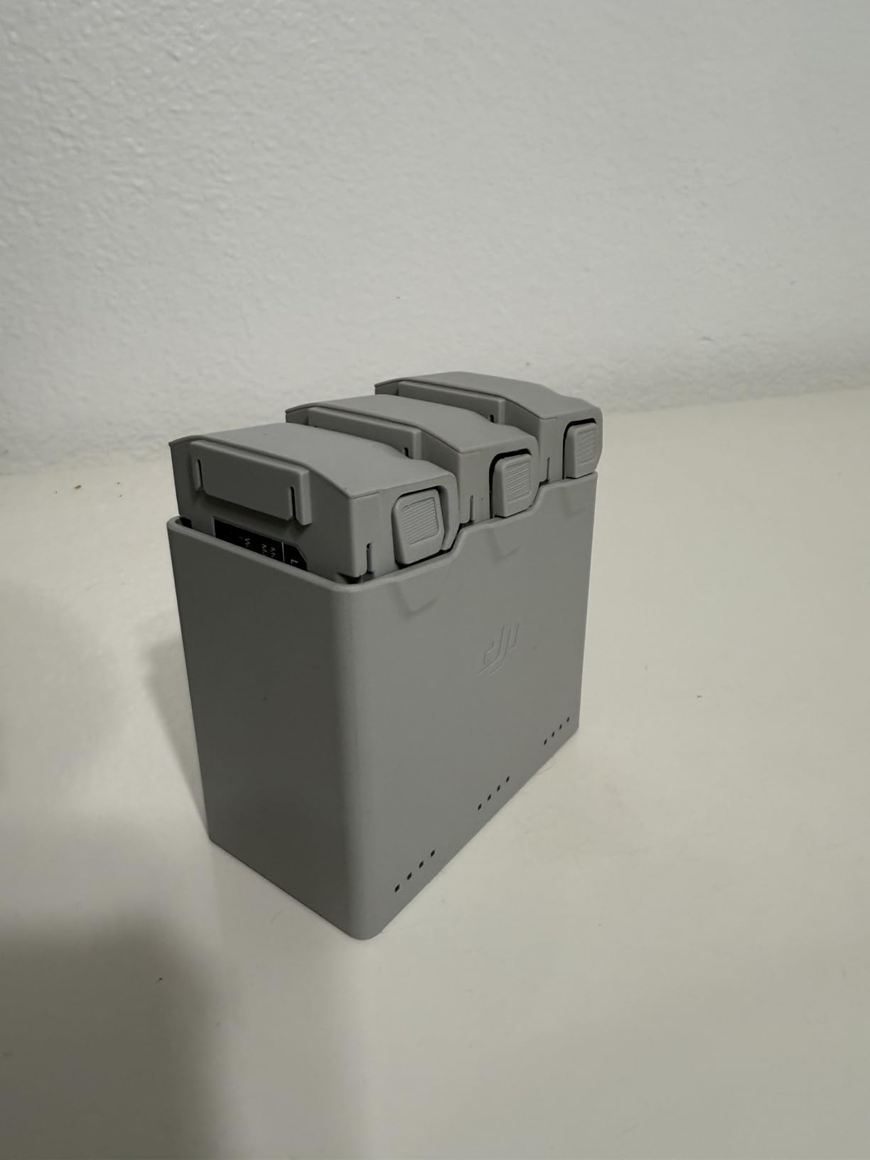 DJI 30W USB-C Two-Way Charging Hub for Mini 3 Pro Batteries, Mobile Power Source and Convenient Battery Storage customer photo 1