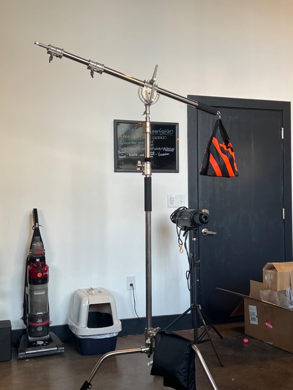 Heavy Duty Extension Boom Arm Bar for Photography C Stand and Light Stand,Adjustable 3.6-8.2ft Crossbar Holding Arm with Sand Bag for Softbox,Studio Strobe,Monolight,LED Video Light,Reflector ect. customer photo 1